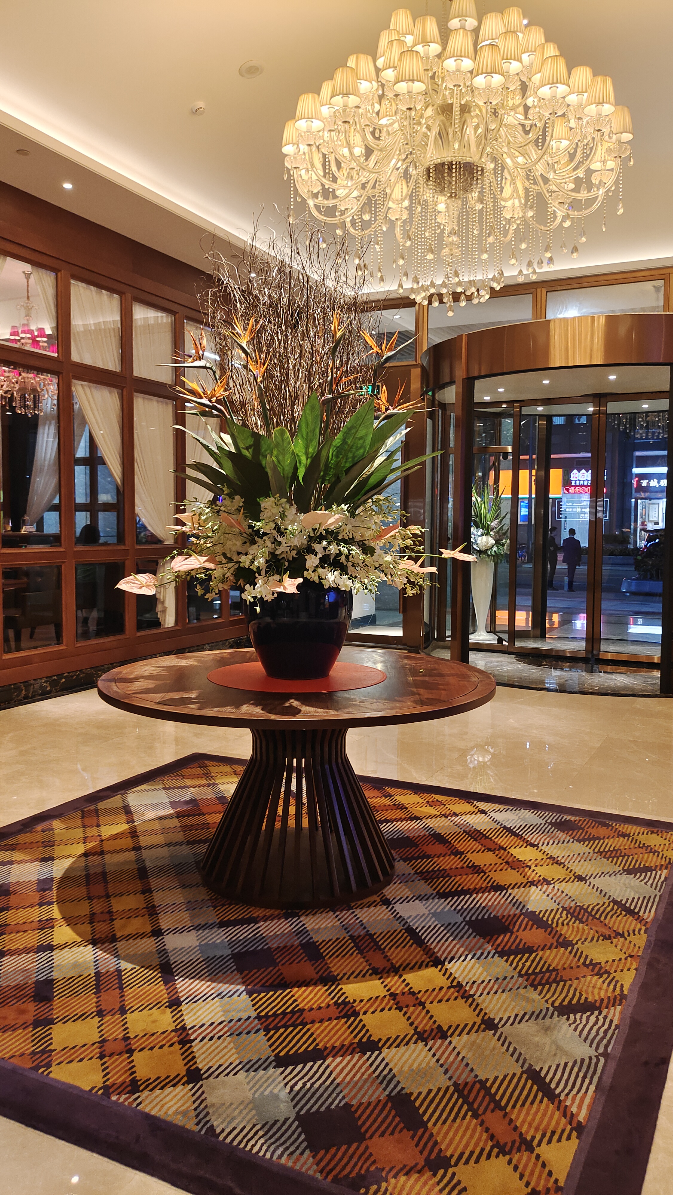 Mira Fleur corporate floral — installation, mira palette