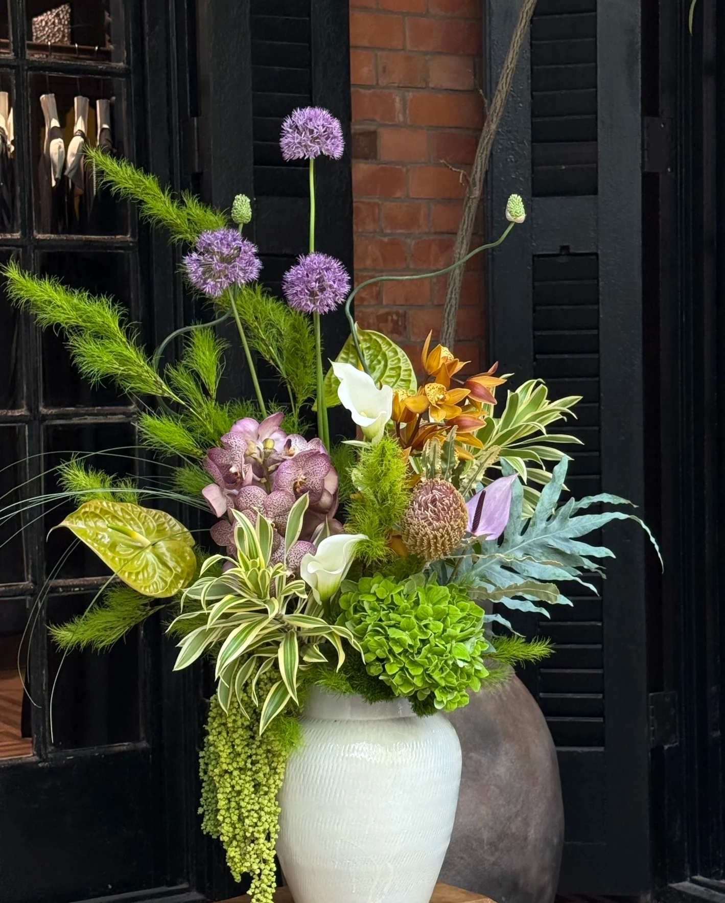 Mira Fleur corporate floral — installation, mira palette