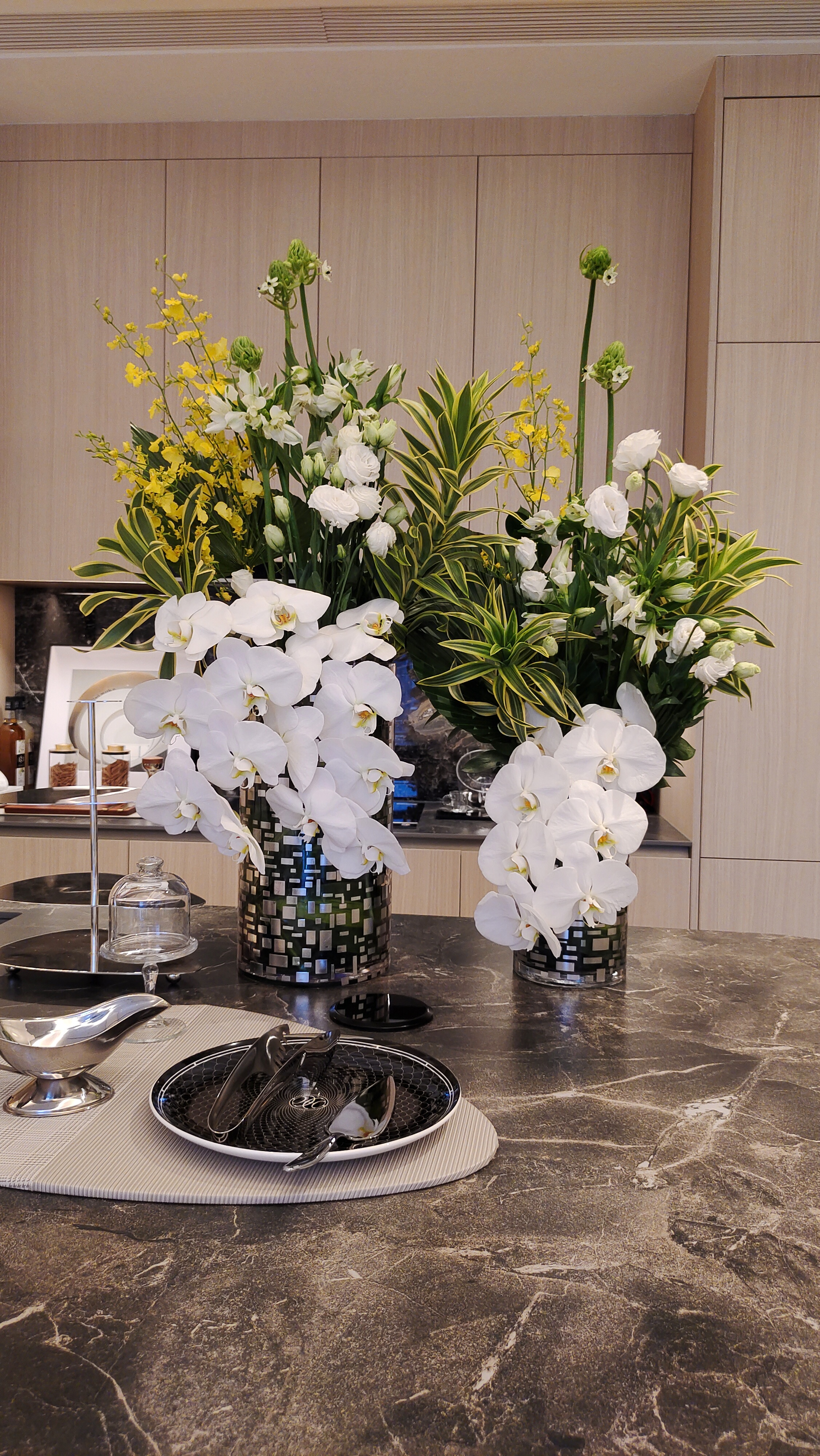 Mira Fleur corporate floral — installation, mira palette