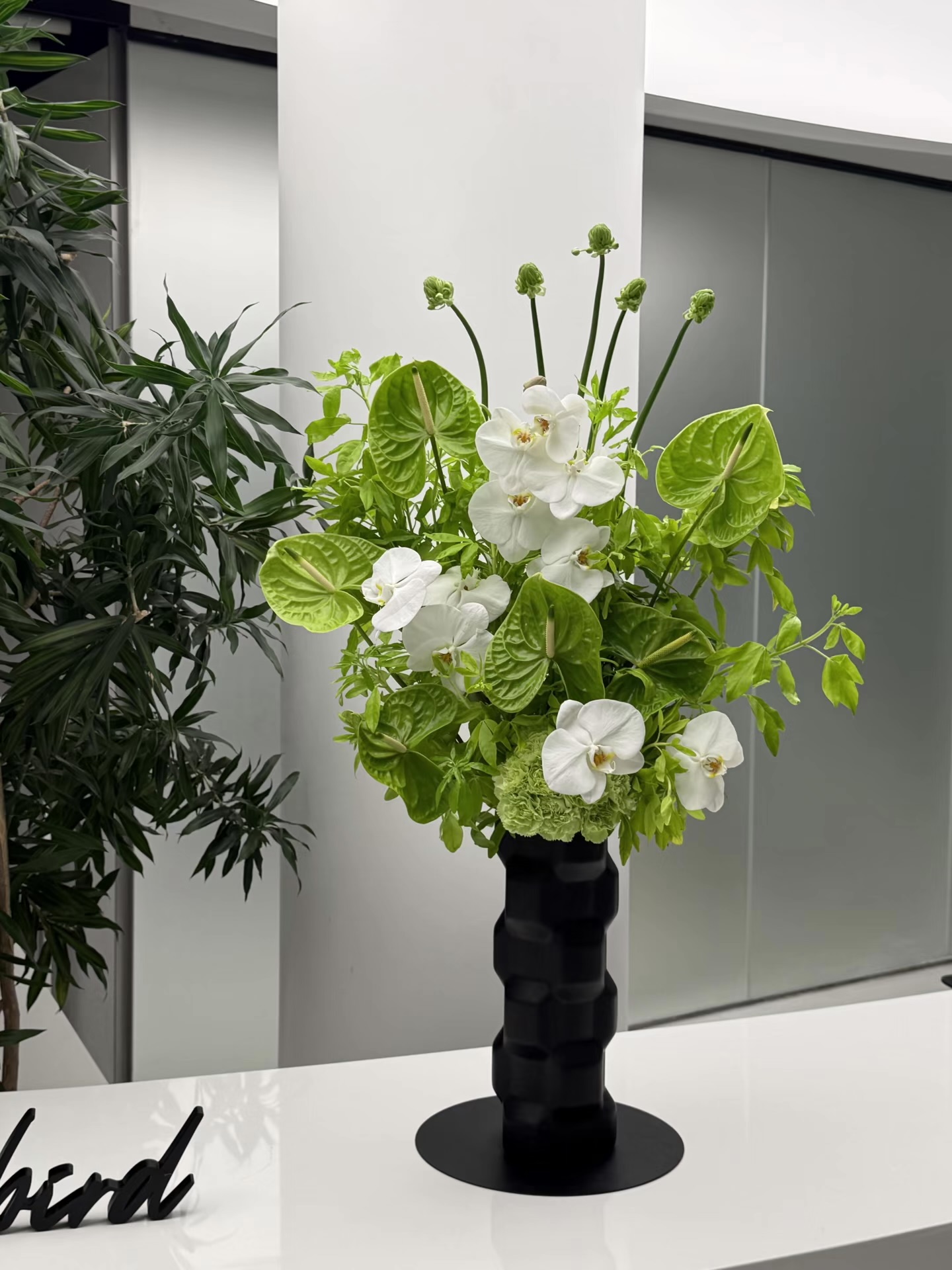 Mira Fleur corporate floral — installation, mira palette