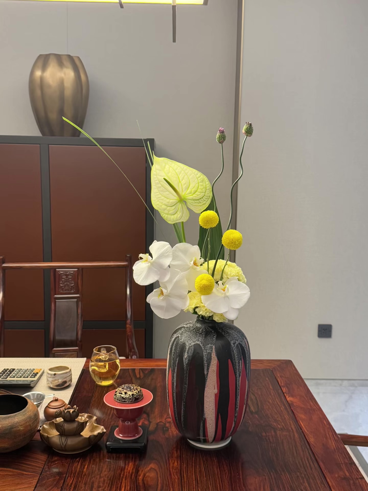 Mira Fleur corporate floral — installation, mira palette