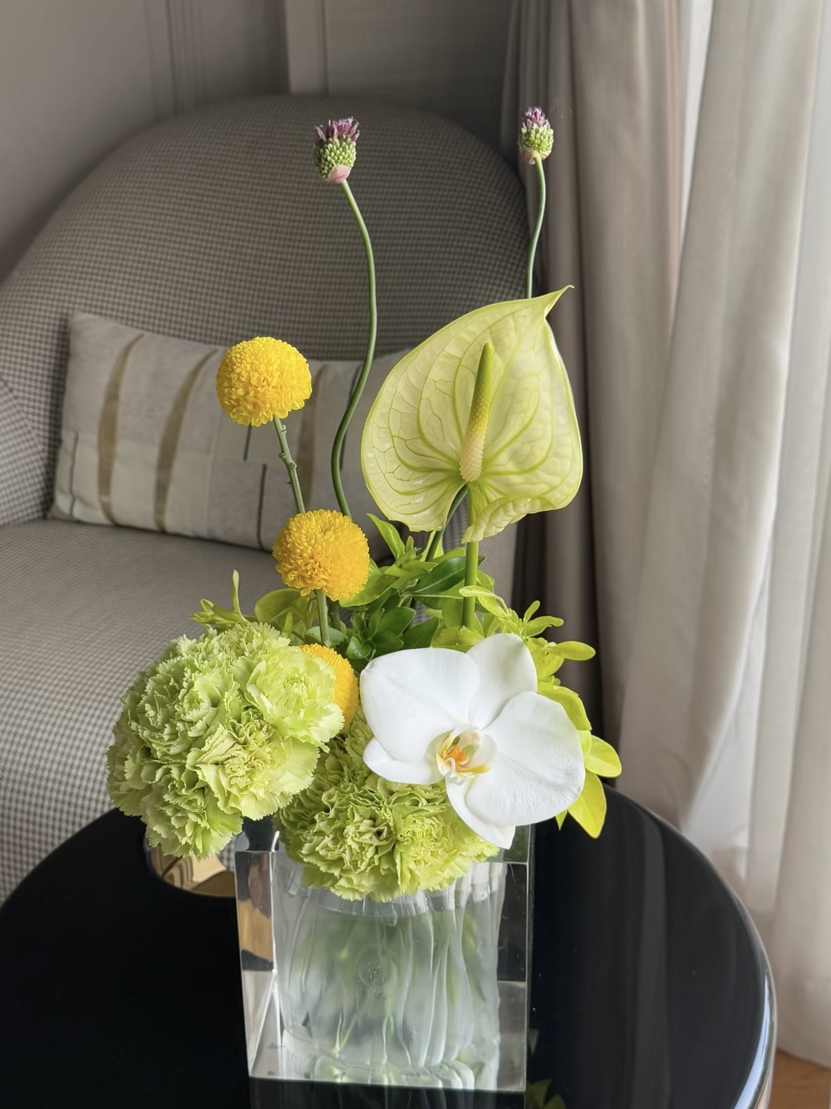 Mira Fleur corporate floral — installation, mira palette