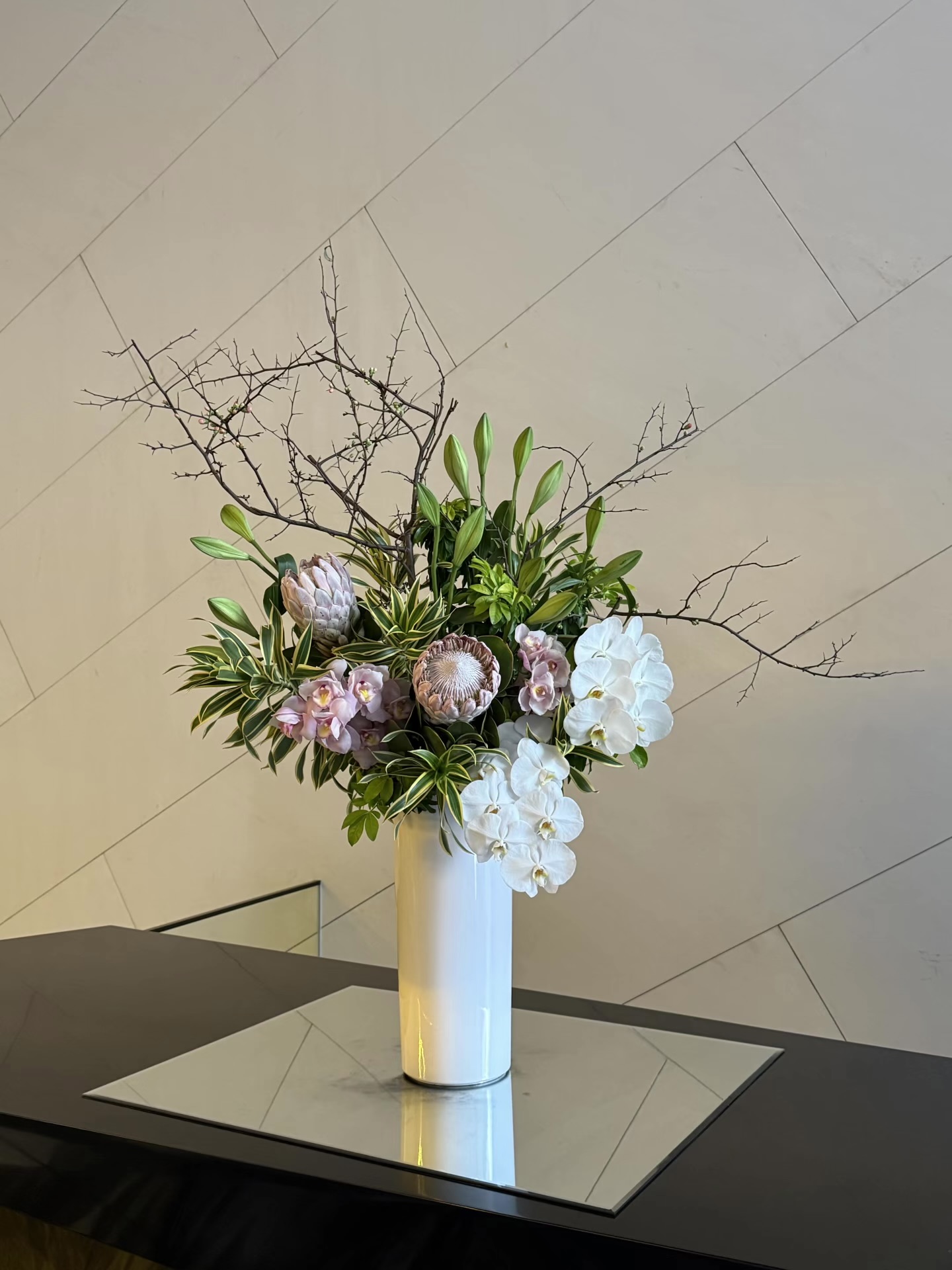 Mira Fleur corporate floral — installation, mira palette