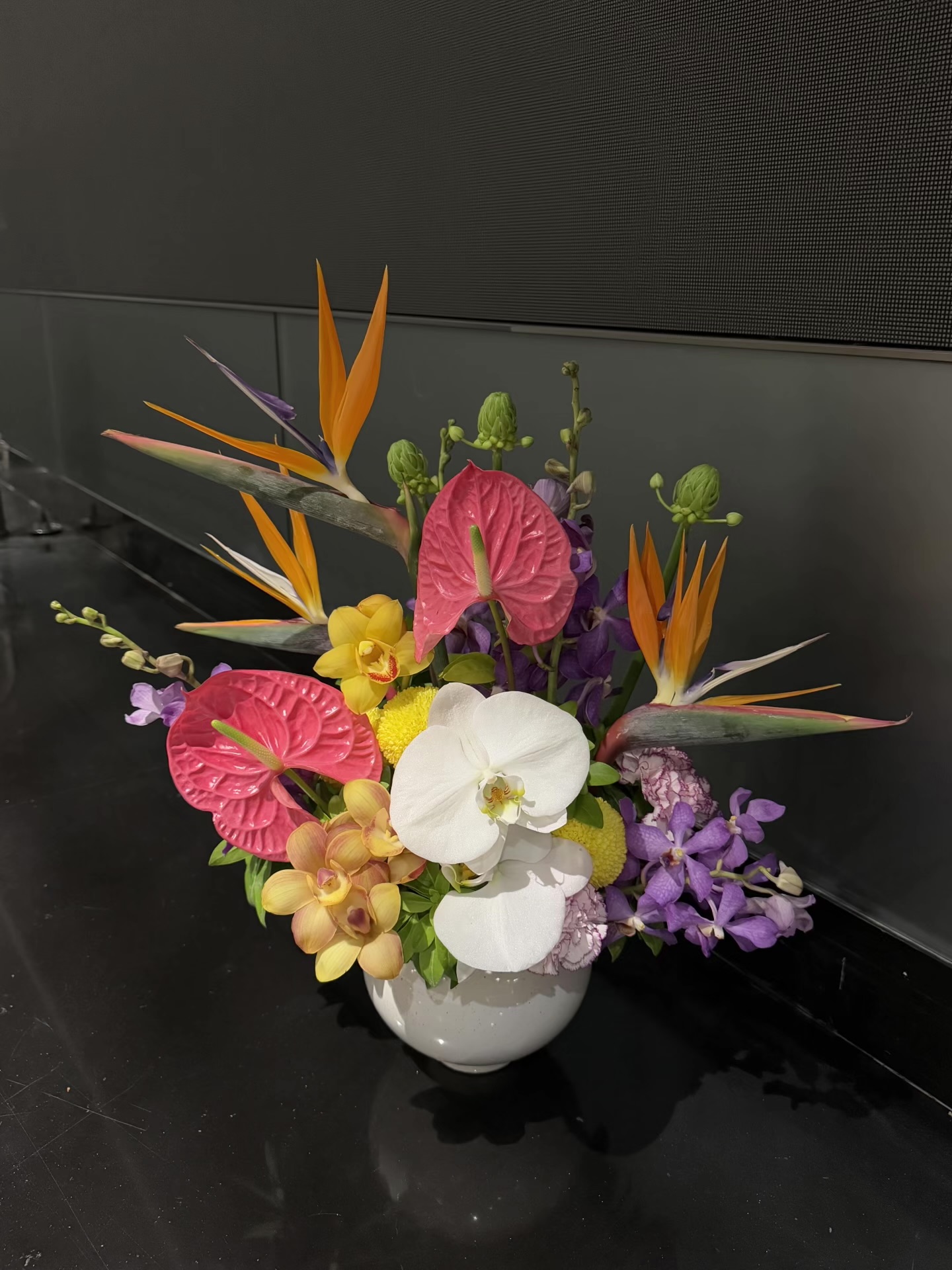 Mira Fleur corporate floral — installation, mira palette