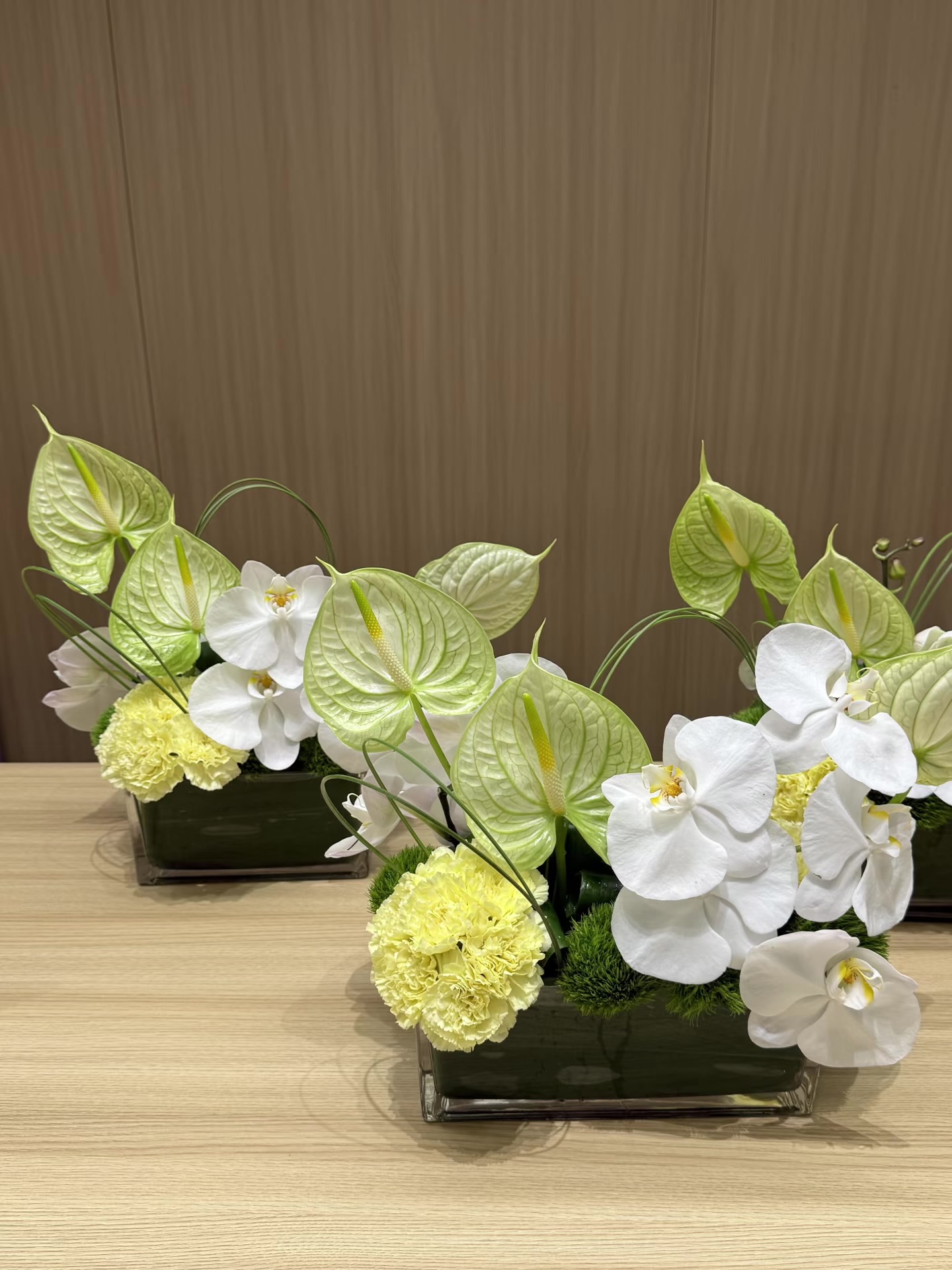 Mira Fleur corporate floral — installation, mira palette