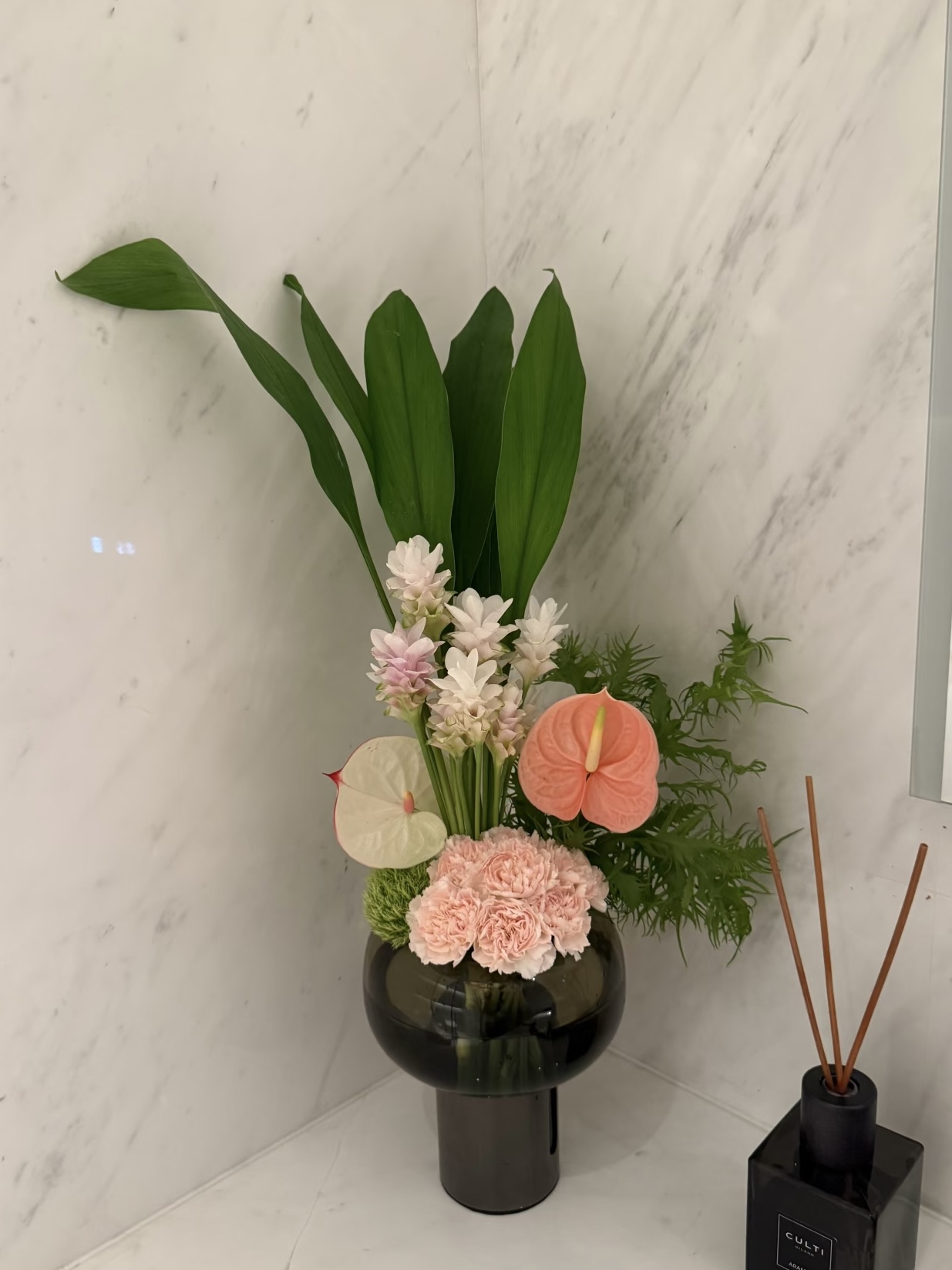 Mira Fleur corporate floral — installation, mira palette