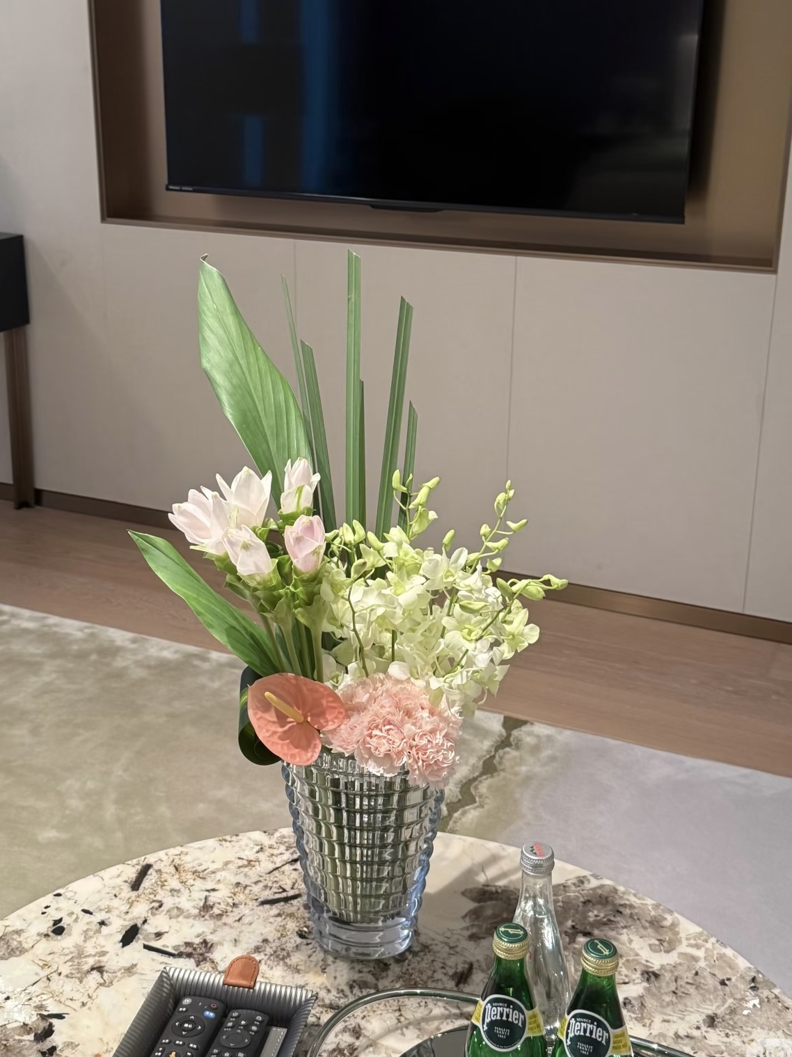 Mira Fleur corporate floral — installation, mira palette