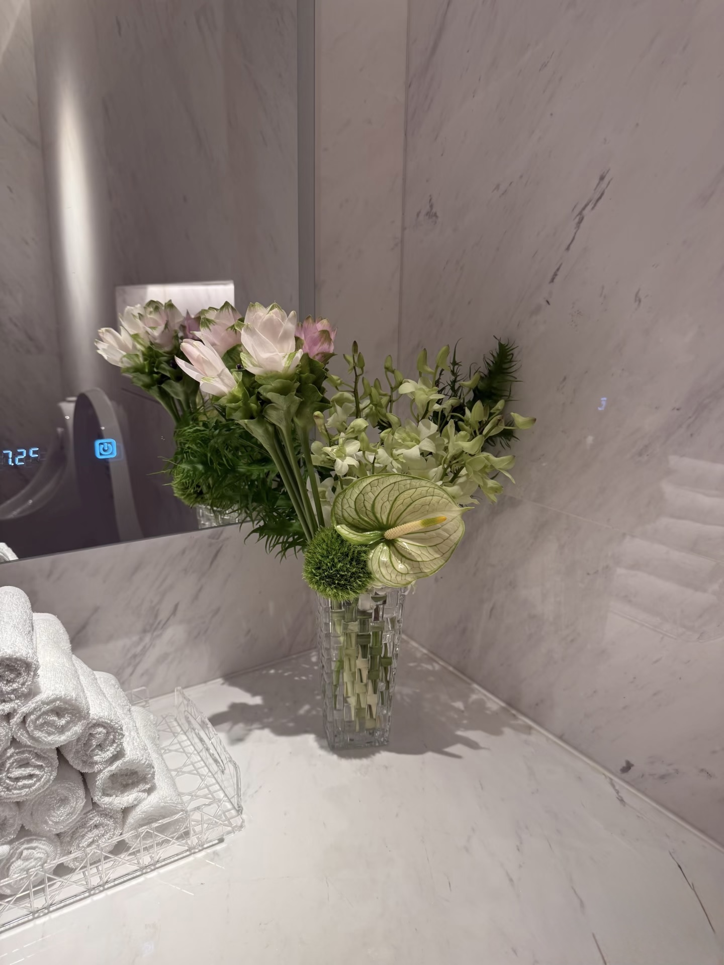 Mira Fleur corporate floral — installation, mira palette