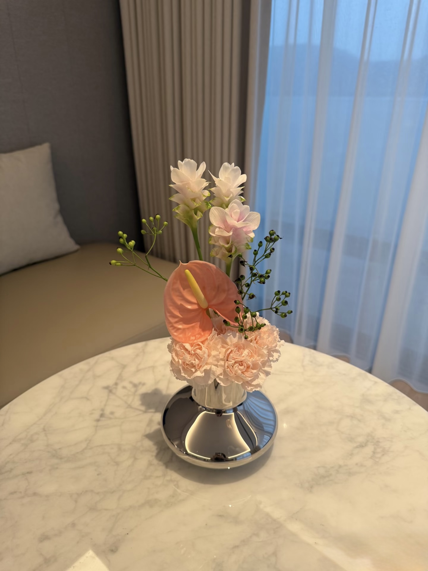 Mira Fleur corporate floral — installation, mira palette