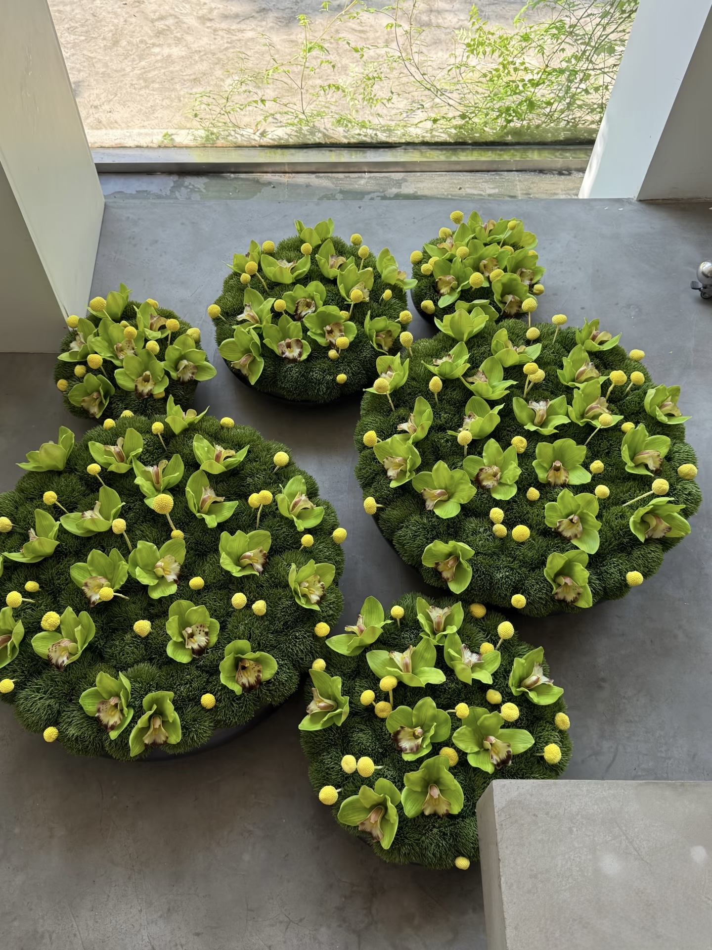 Mira Fleur corporate floral — installation, mira palette