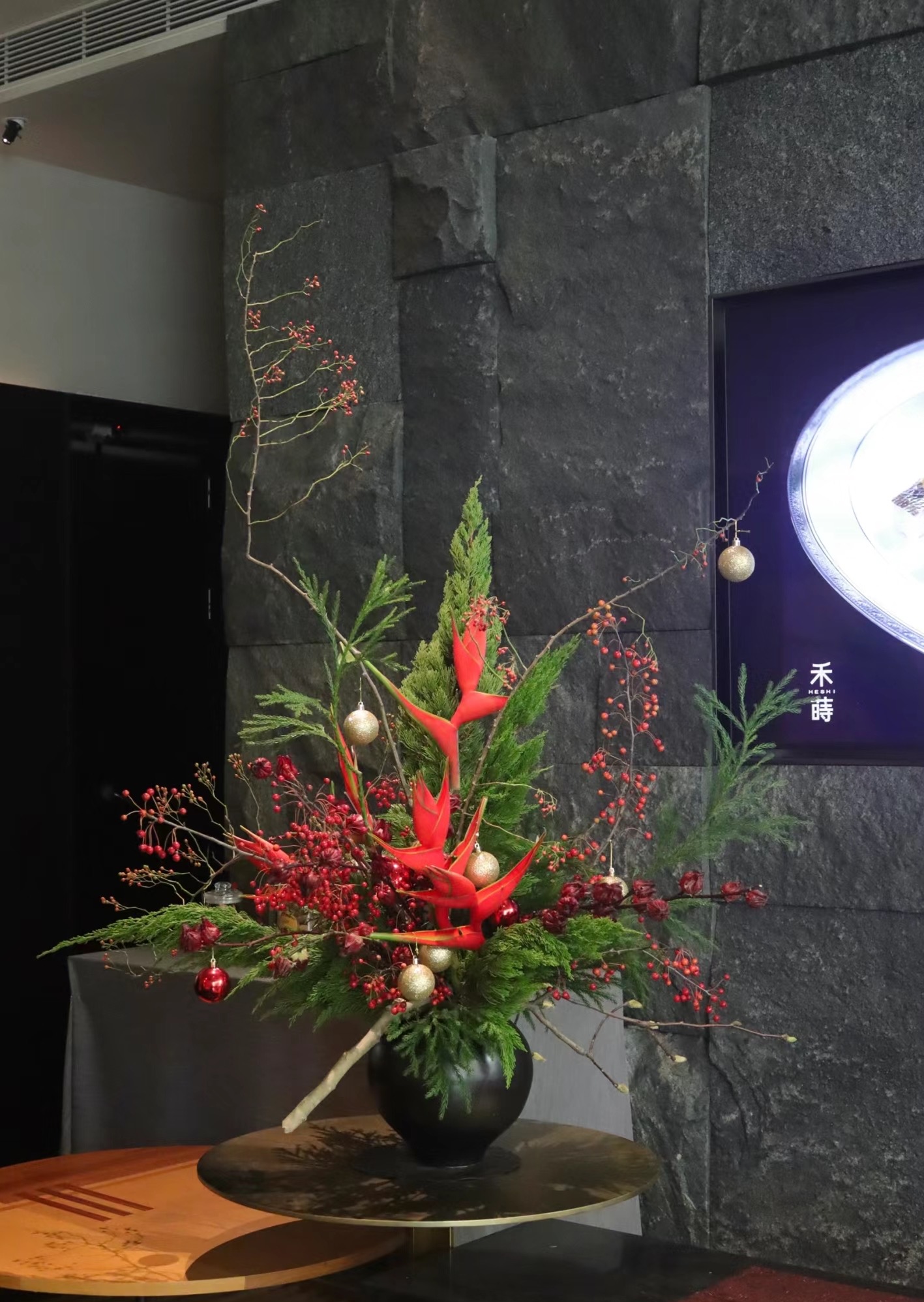 Mira Fleur corporate floral — installation, mira palette