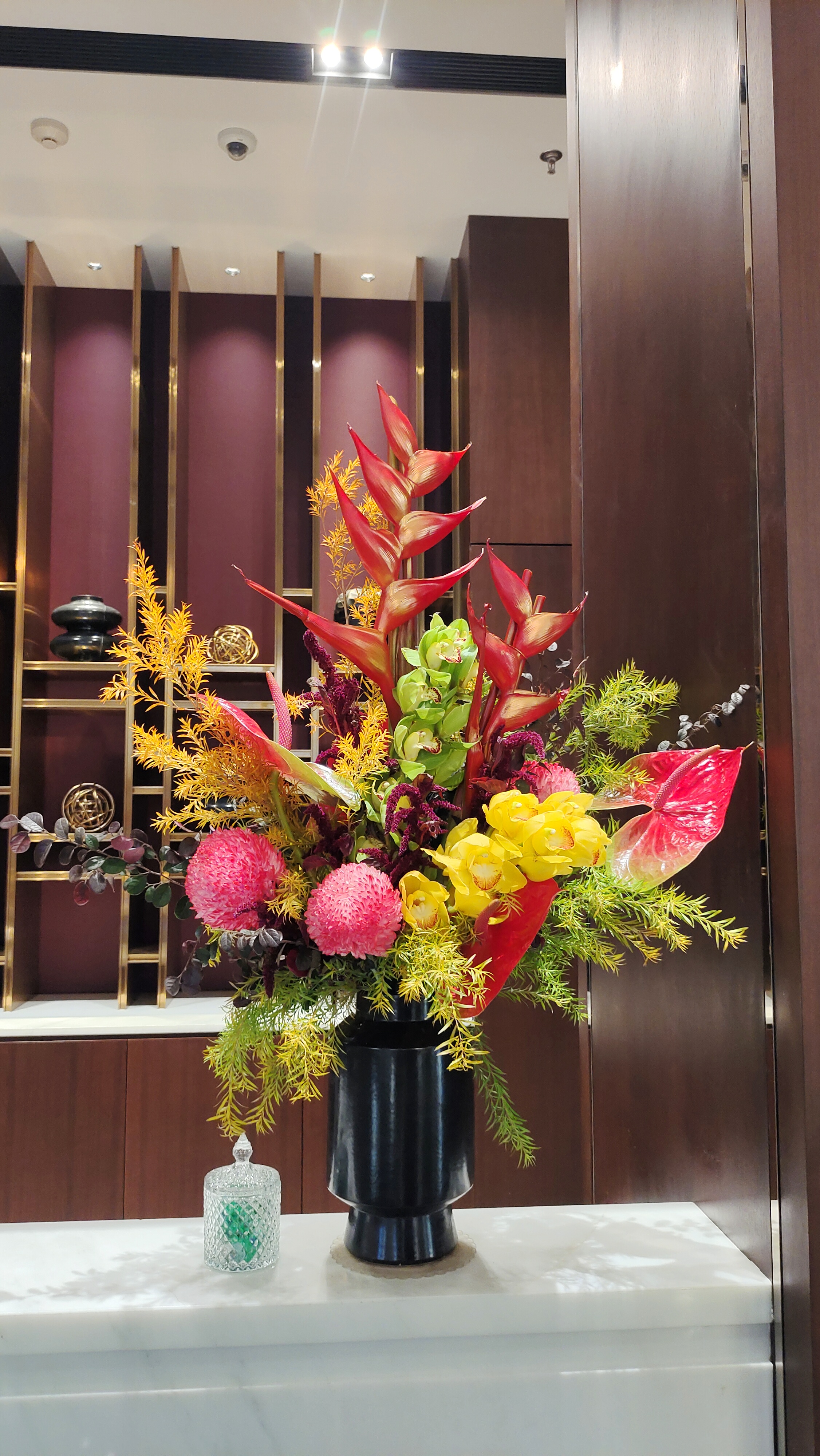 Mira Fleur corporate floral — installation, mira palette