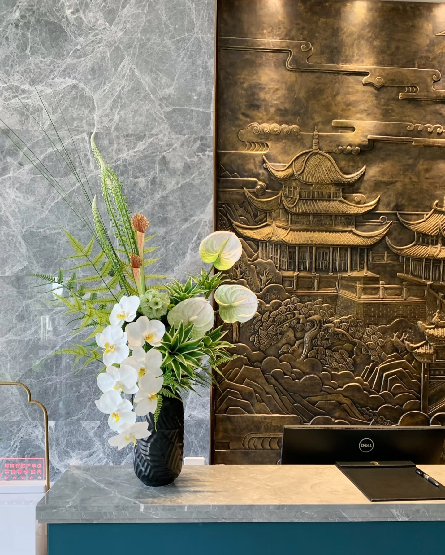 Mira Fleur corporate floral — installation, mira palette