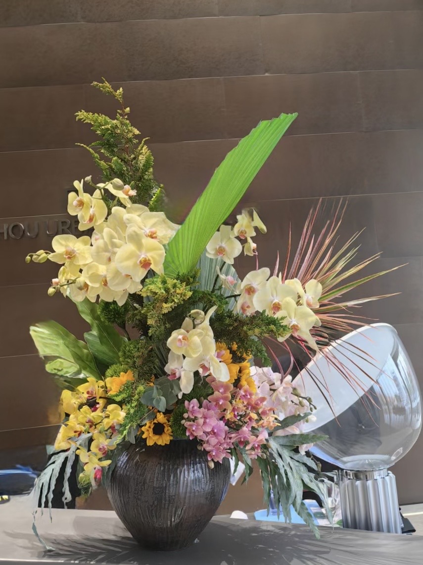 Mira Fleur corporate floral — installation, mira palette