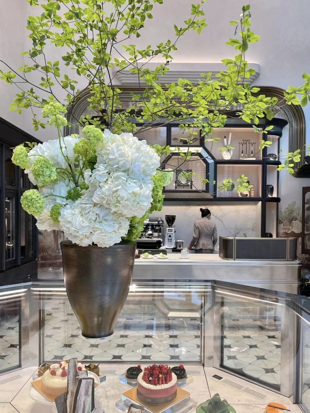 Mira Fleur corporate floral — installation, mira palette