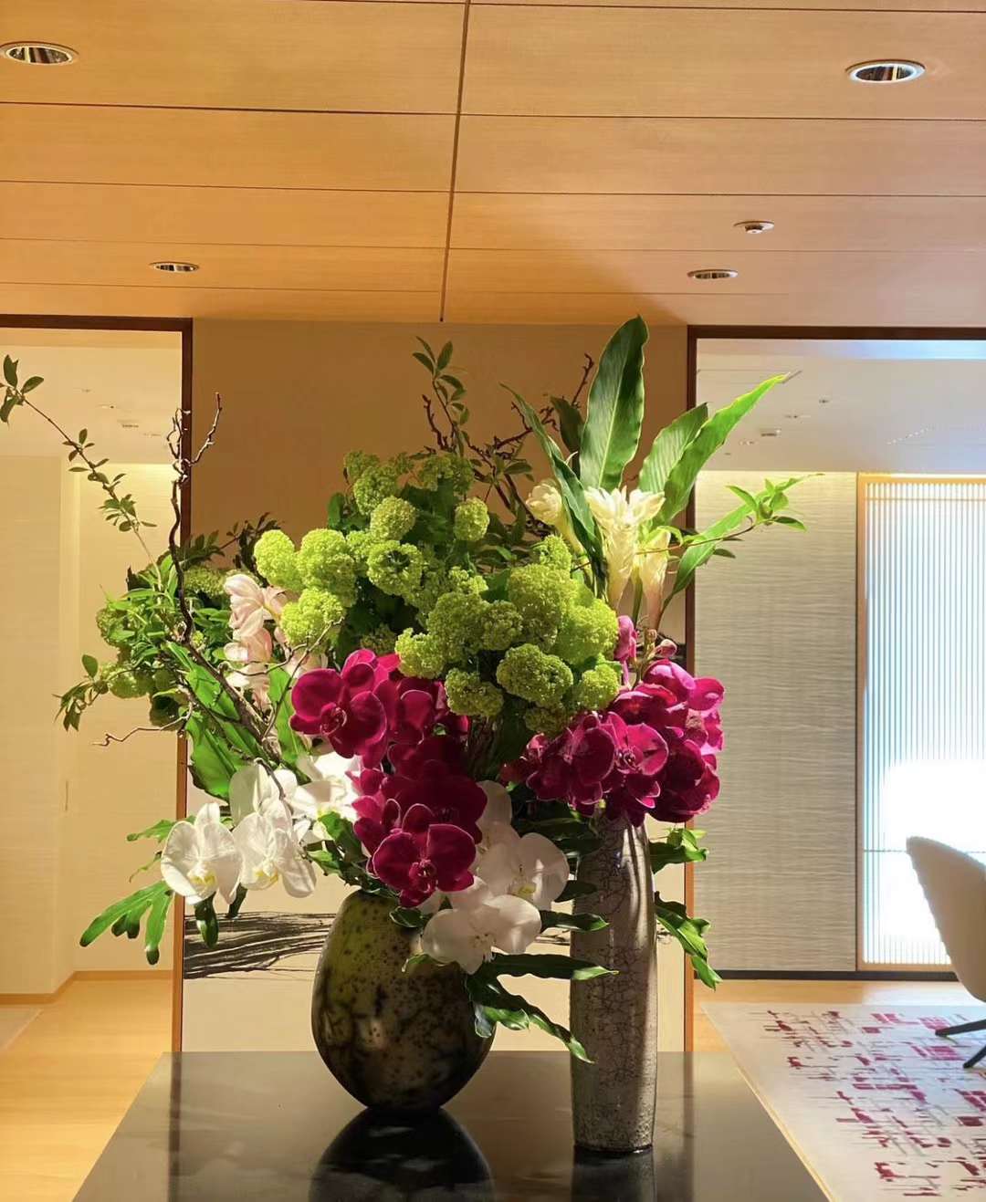 Mira Fleur corporate floral — installation, mira palette