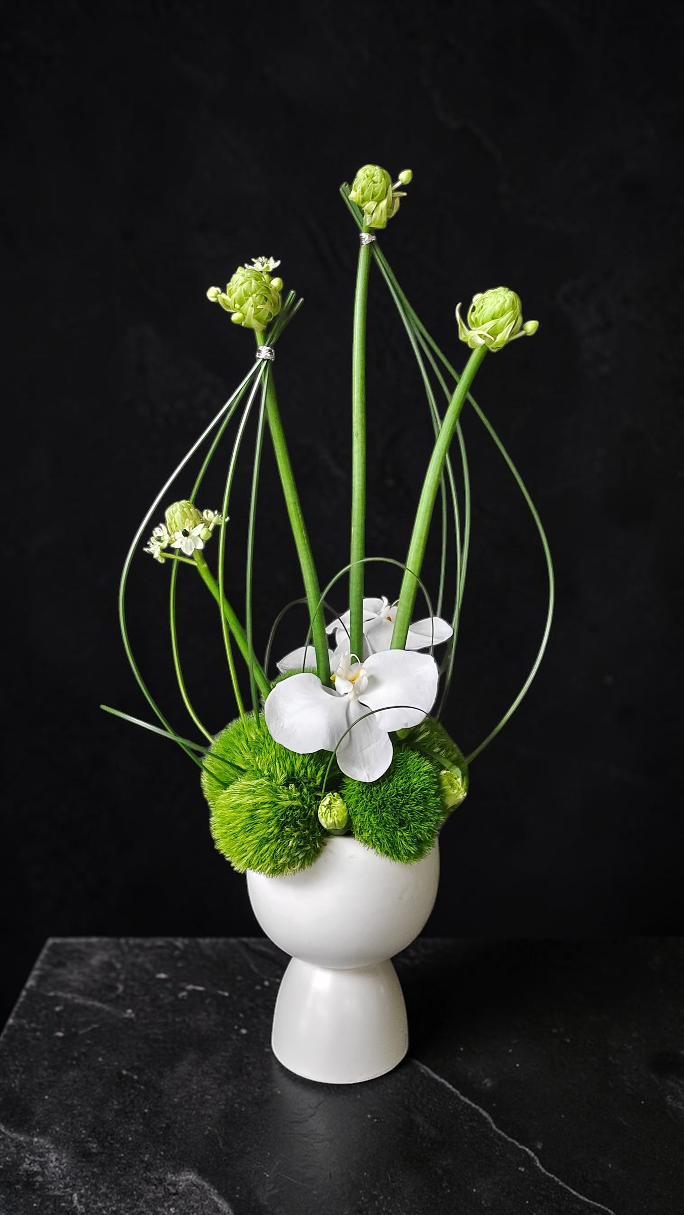 Mira Fleur corporate floral — installation, mira palette