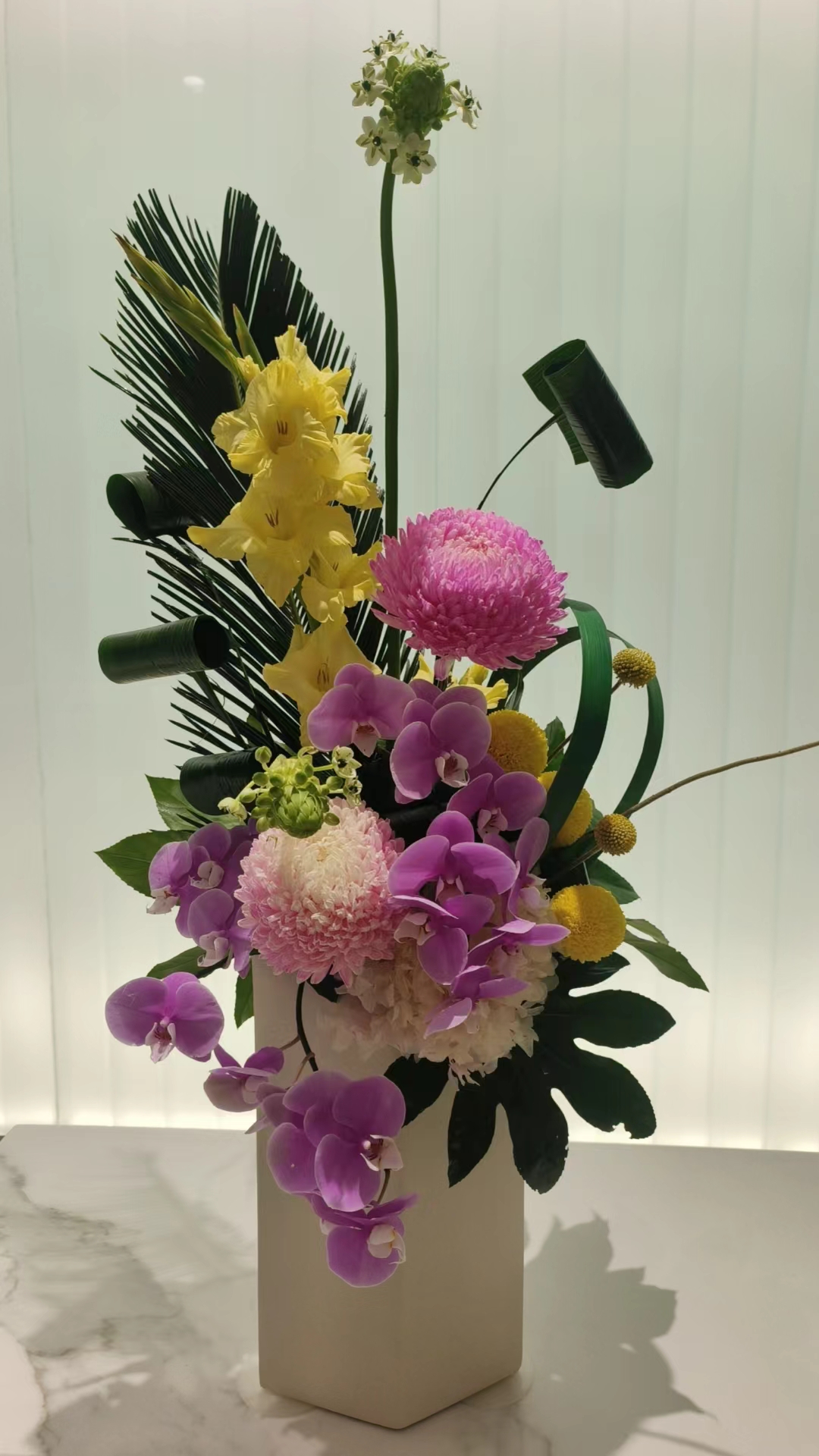 Mira Fleur corporate floral — installation, mira palette