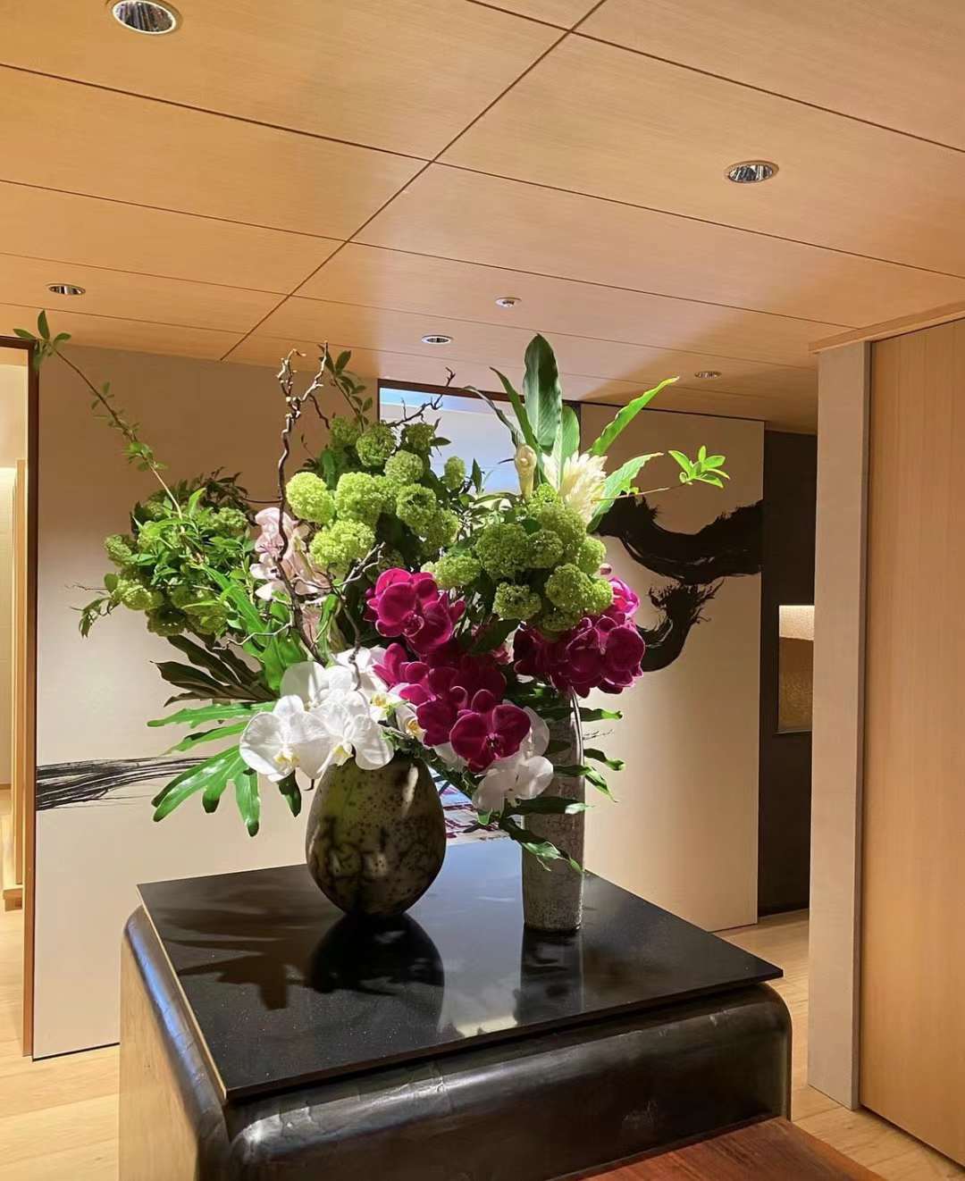 Mira Fleur corporate floral — installation, mira palette