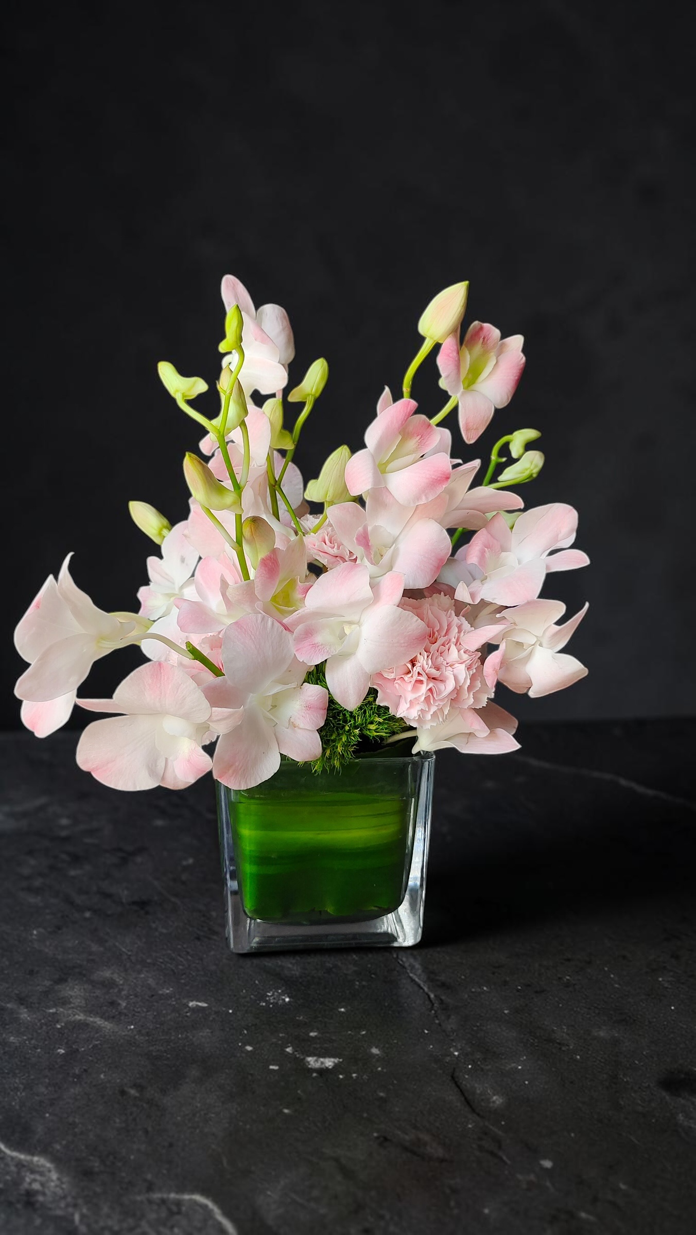 Mira Fleur corporate floral — installation, mira palette