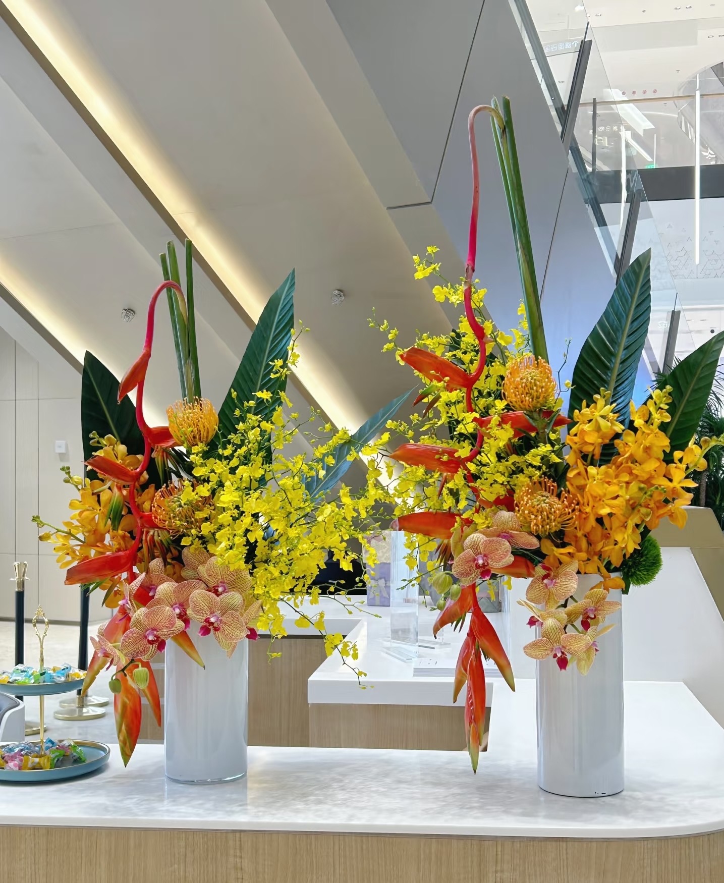 Mira Fleur corporate floral — installation, mira palette
