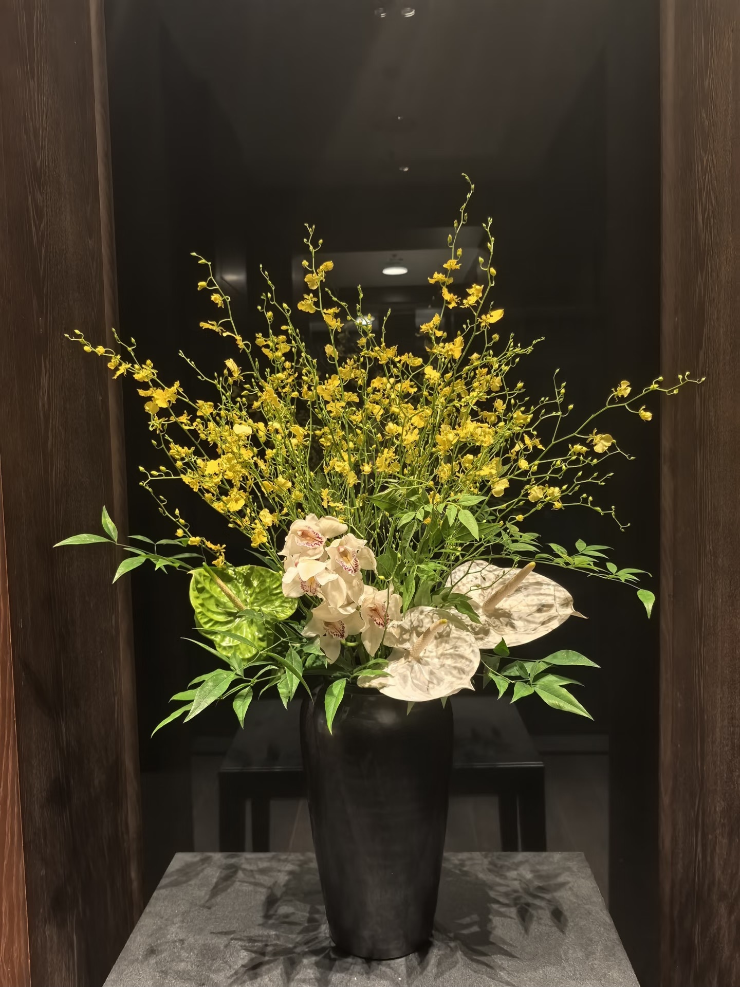 Mira Fleur corporate floral — installation, mira palette