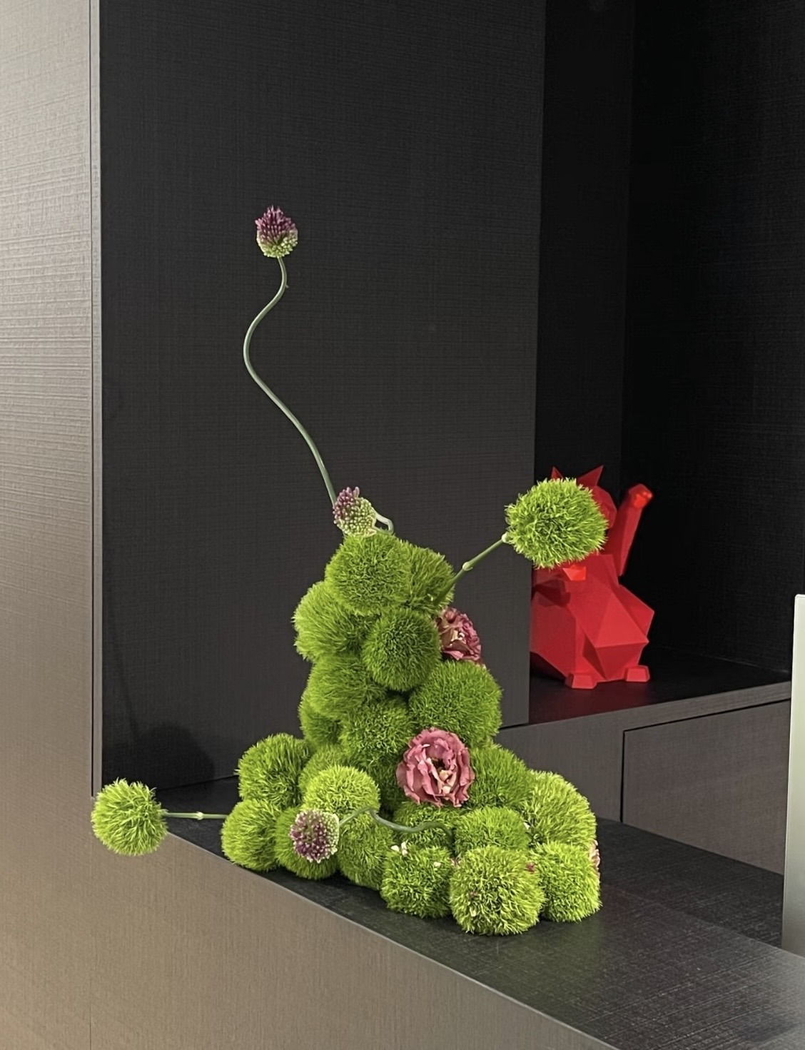 Mira Fleur corporate floral — installation, mira palette