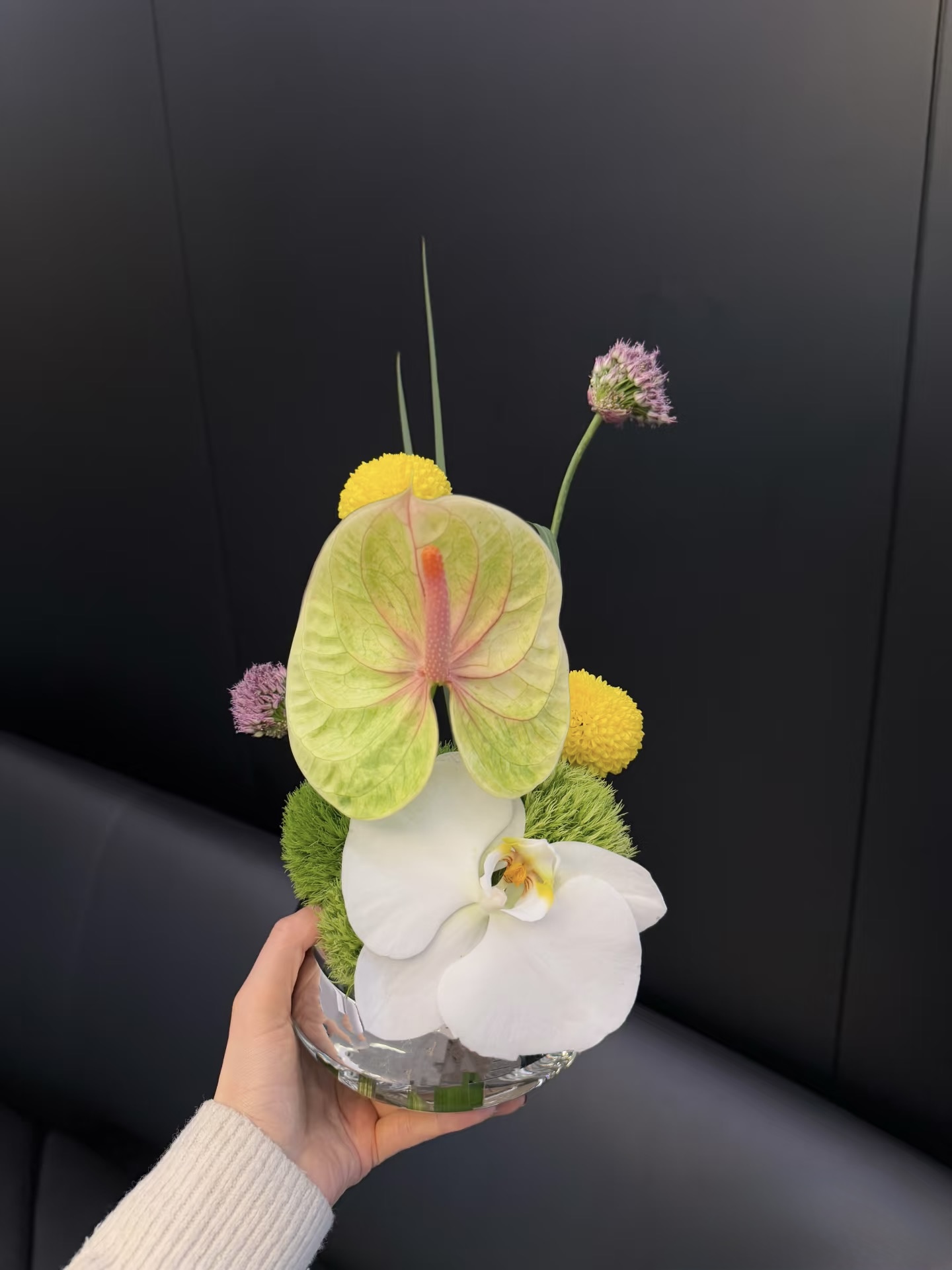 Mira Fleur corporate floral — installation, mira palette