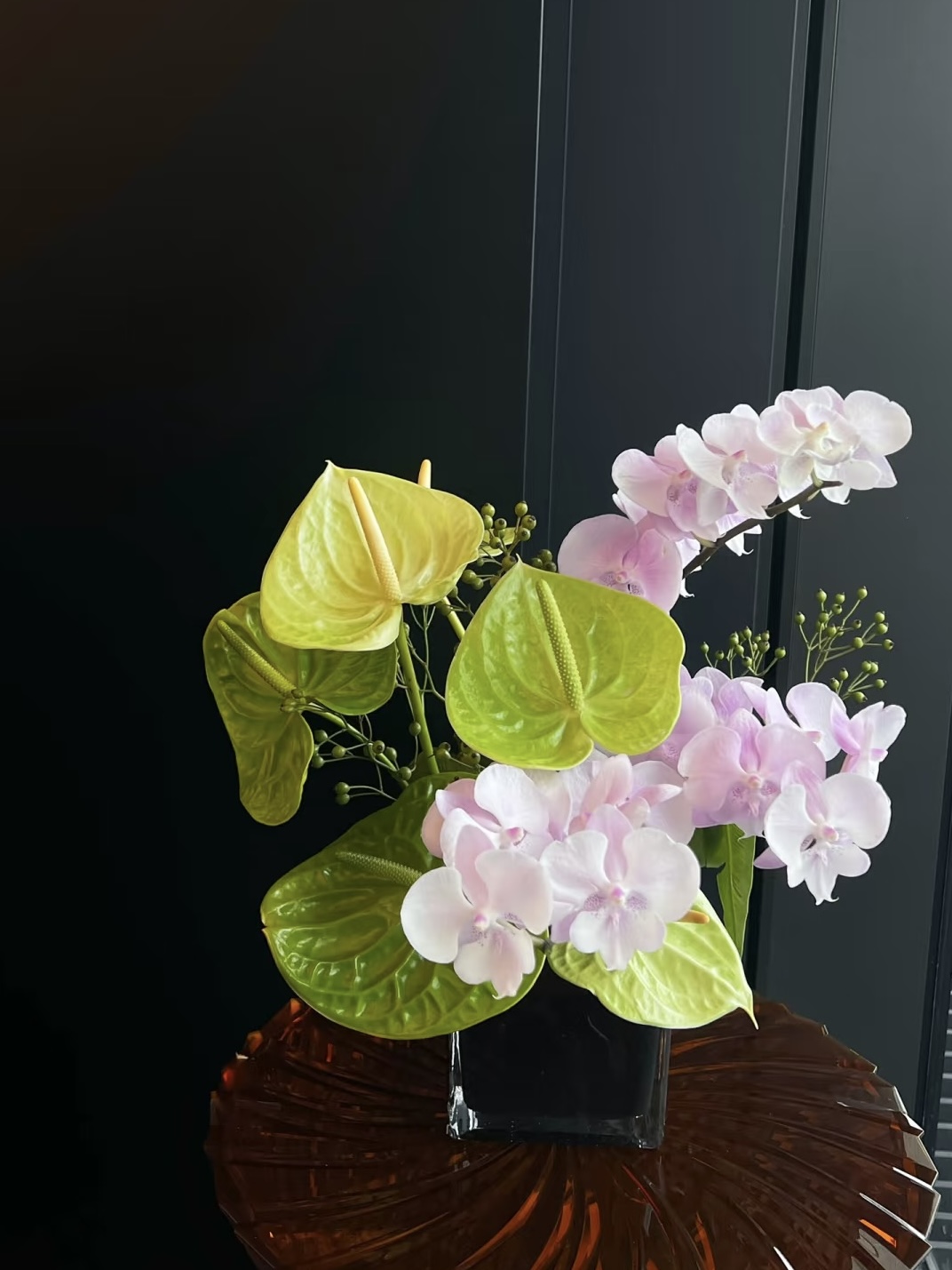 Mira Fleur corporate floral — installation, mira palette