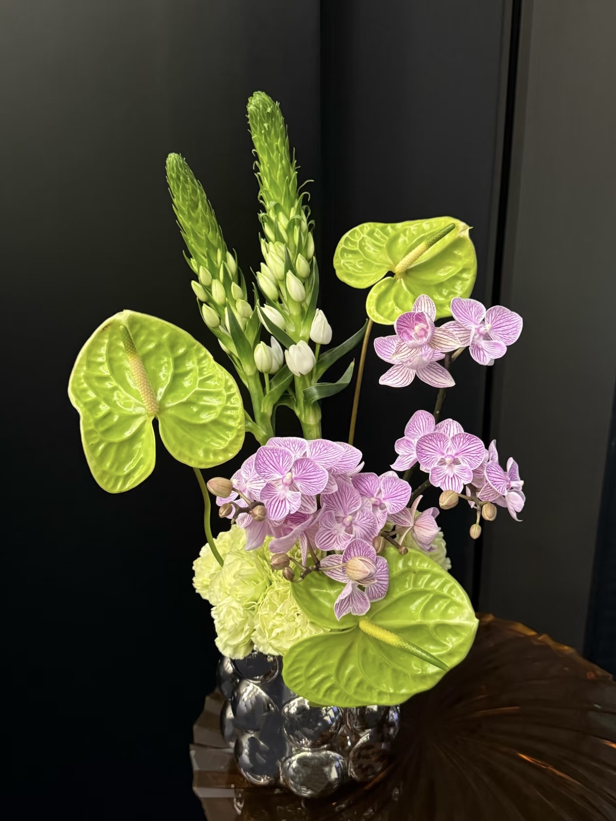 Mira Fleur corporate floral — installation, mira palette