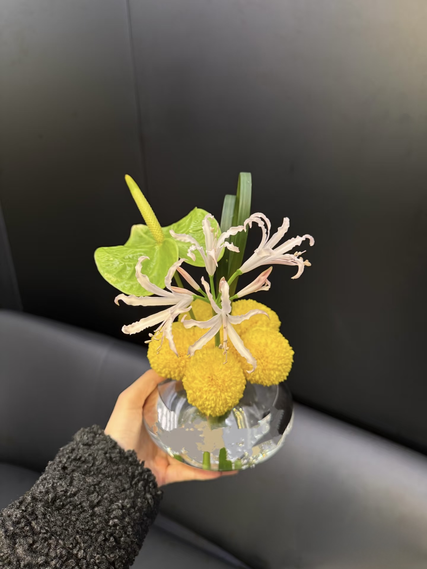 Mira Fleur corporate floral — installation, mira palette