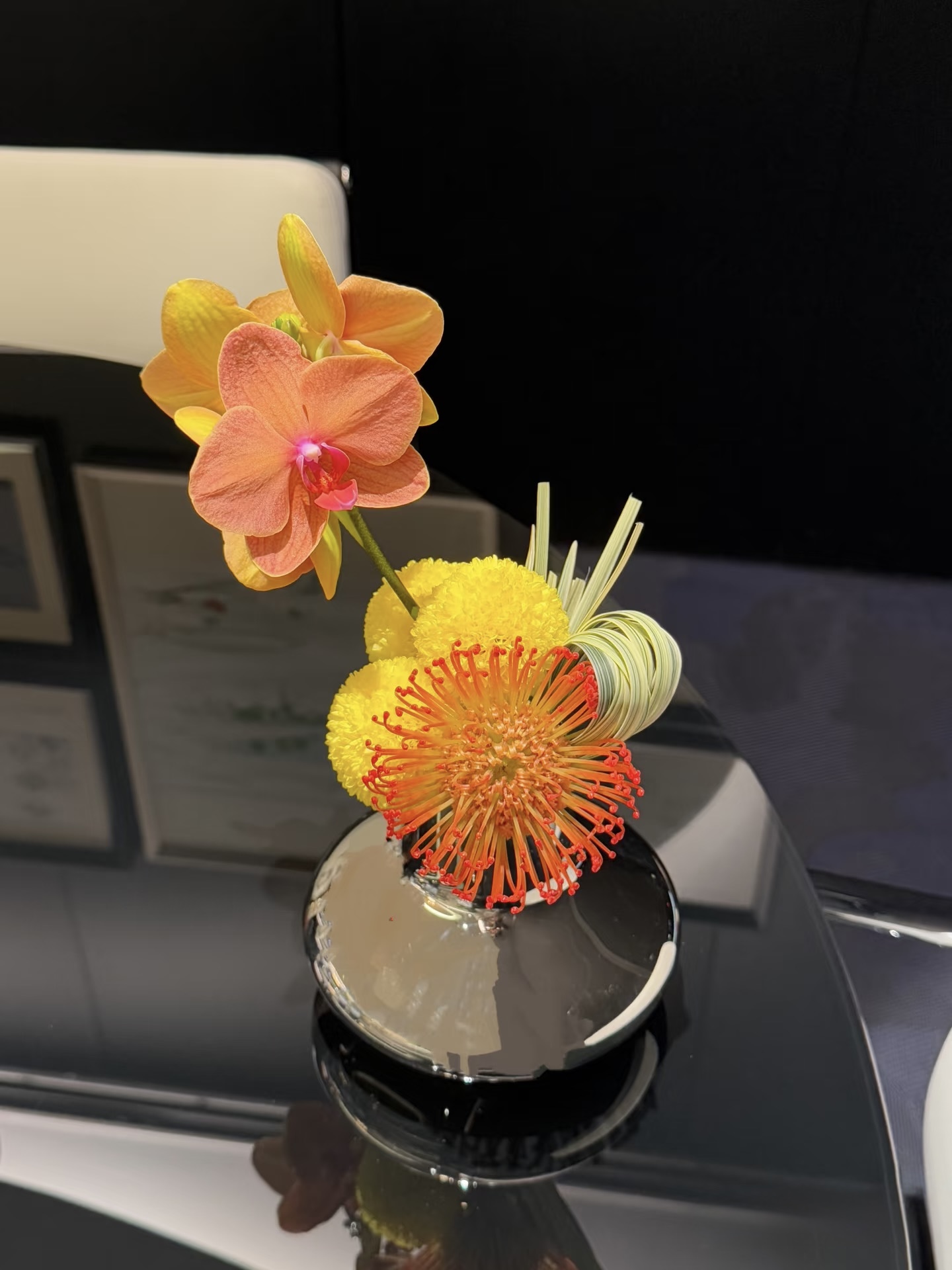 Mira Fleur corporate floral — installation, mira palette