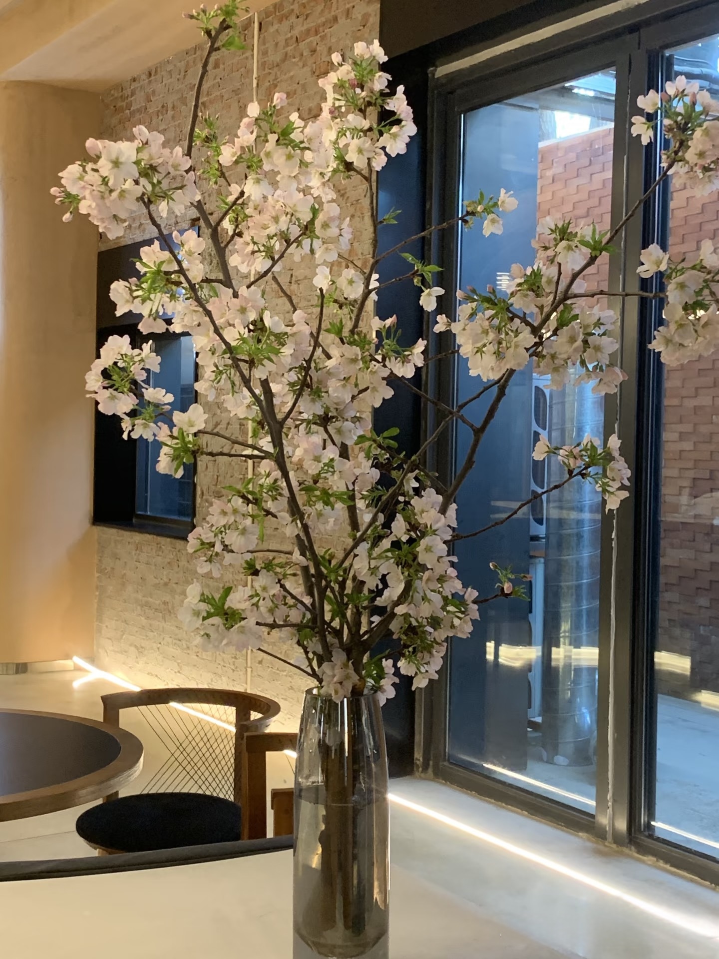 Mira Fleur corporate floral — installation, mira palette
