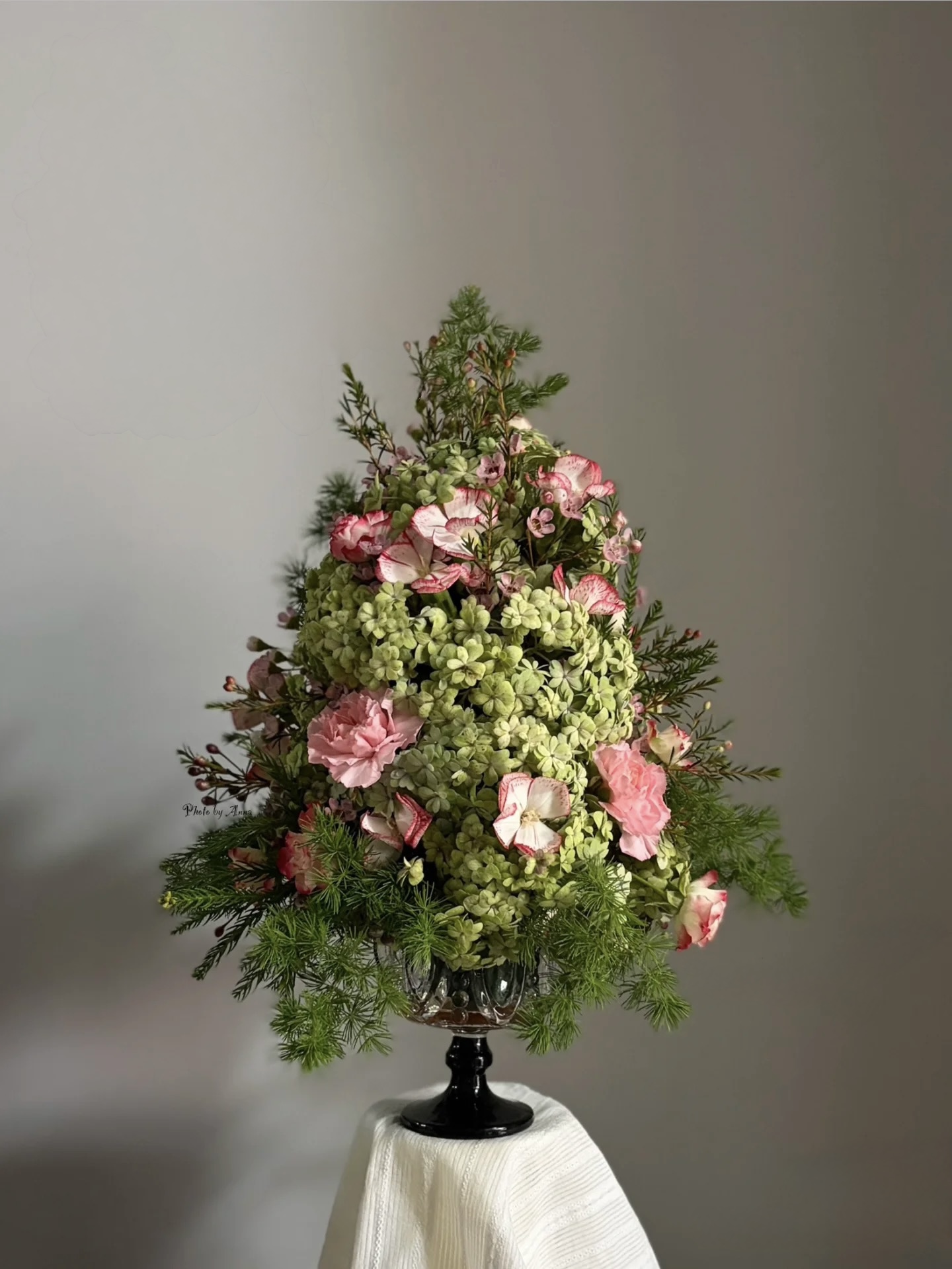 Mira Fleur corporate floral — installation, mira palette