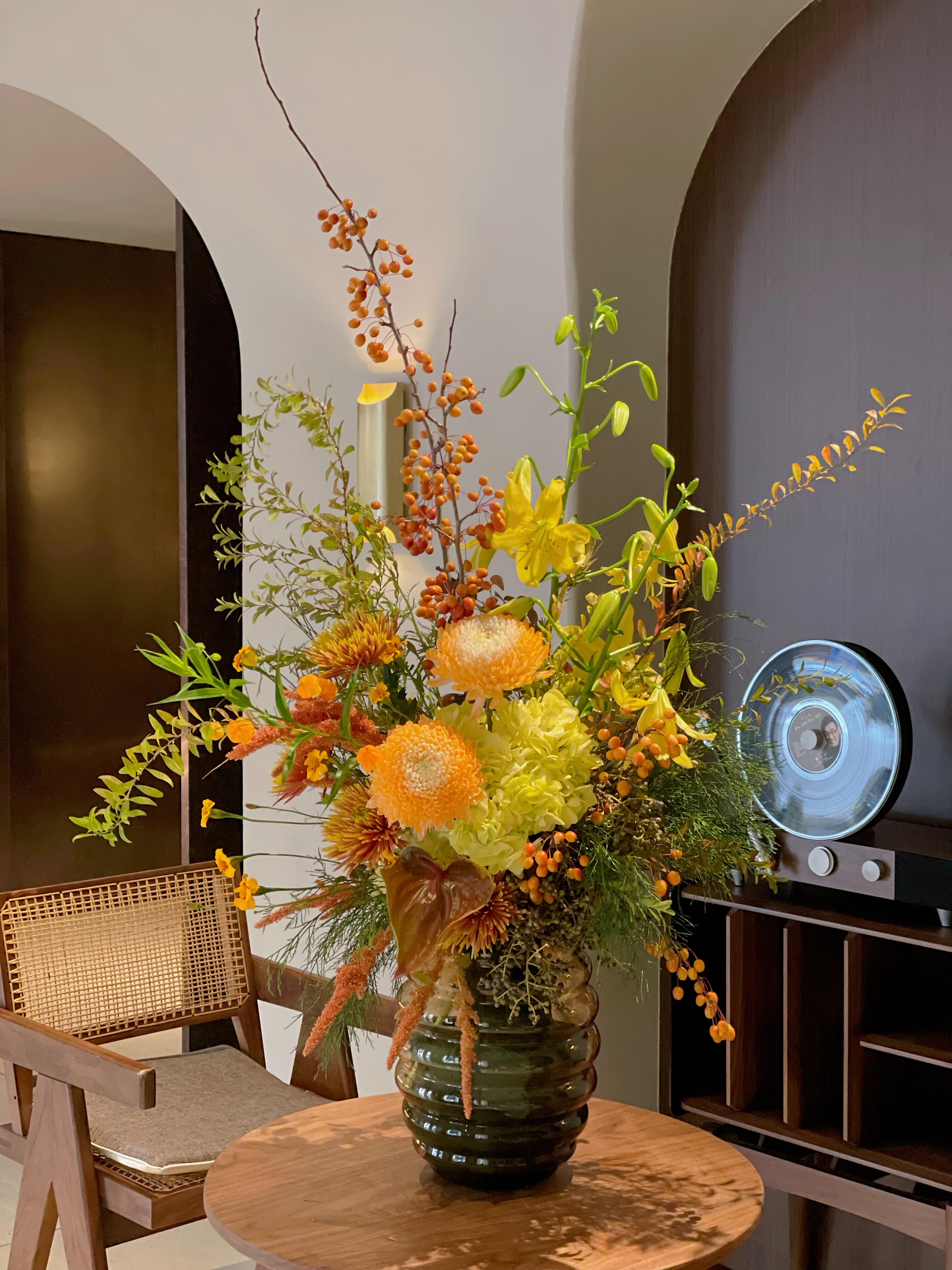 Mira Fleur corporate floral — installation, mira palette