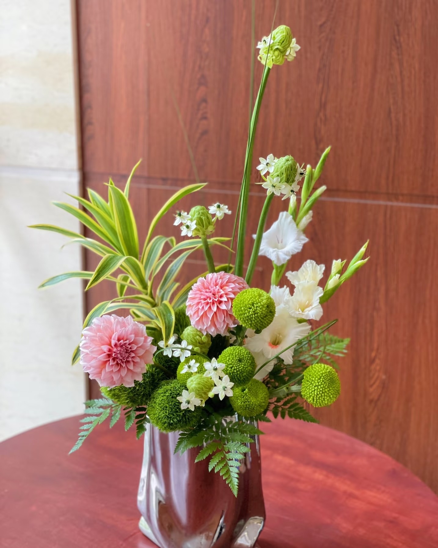 Mira Fleur corporate floral — installation, mira palette