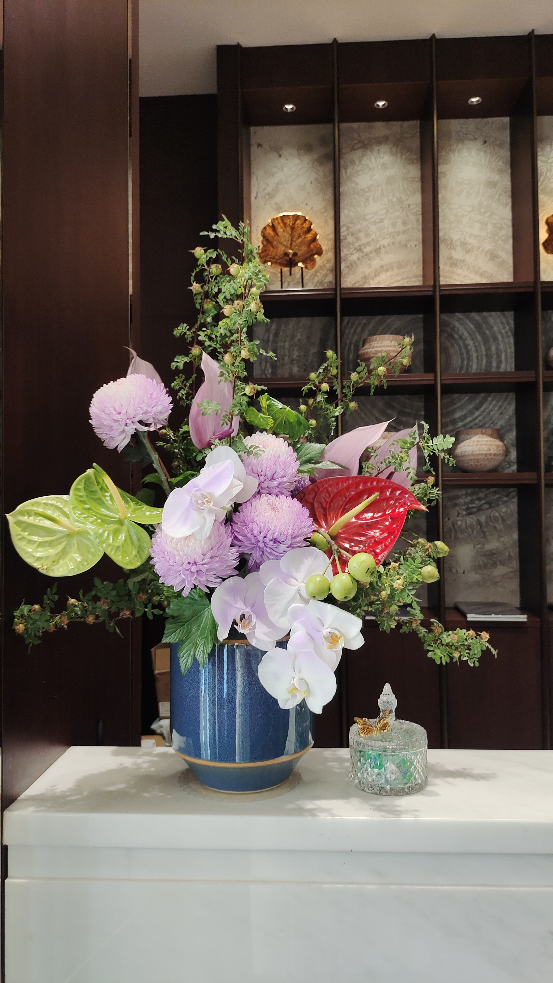 Mira Fleur corporate floral — installation, mira palette