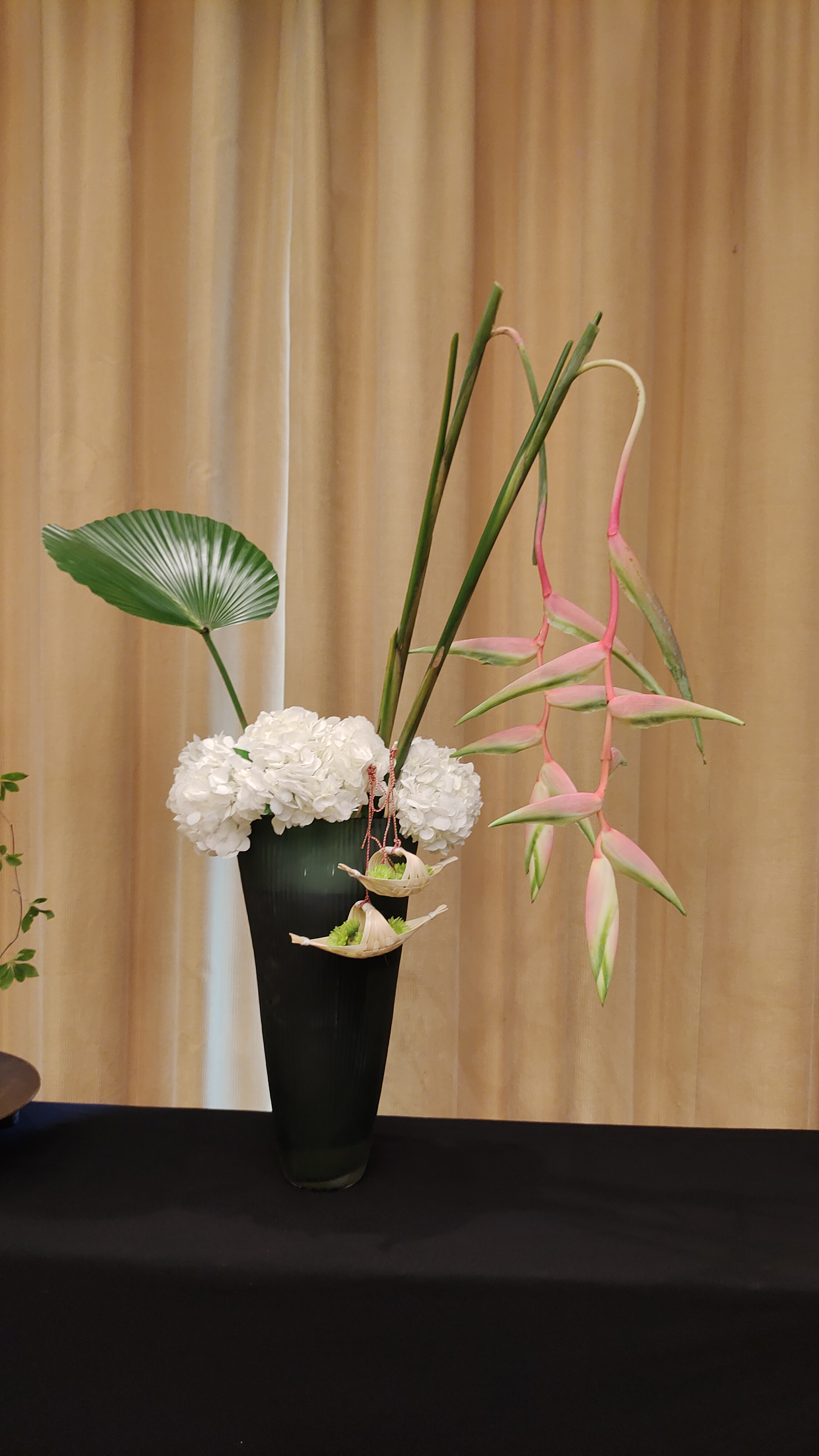 Mira Fleur corporate floral — installation, mira palette