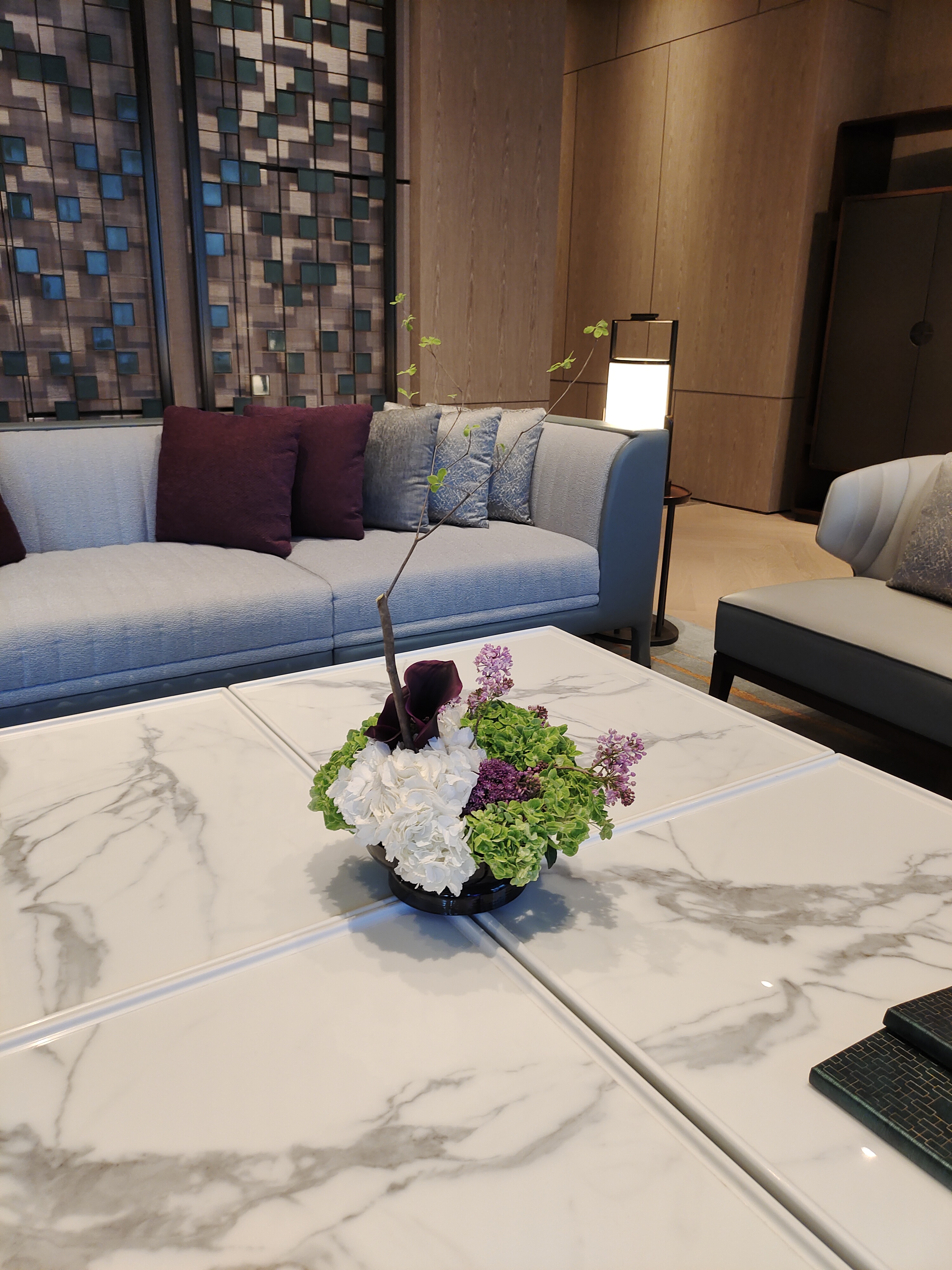 Mira Fleur corporate floral — installation, mira palette