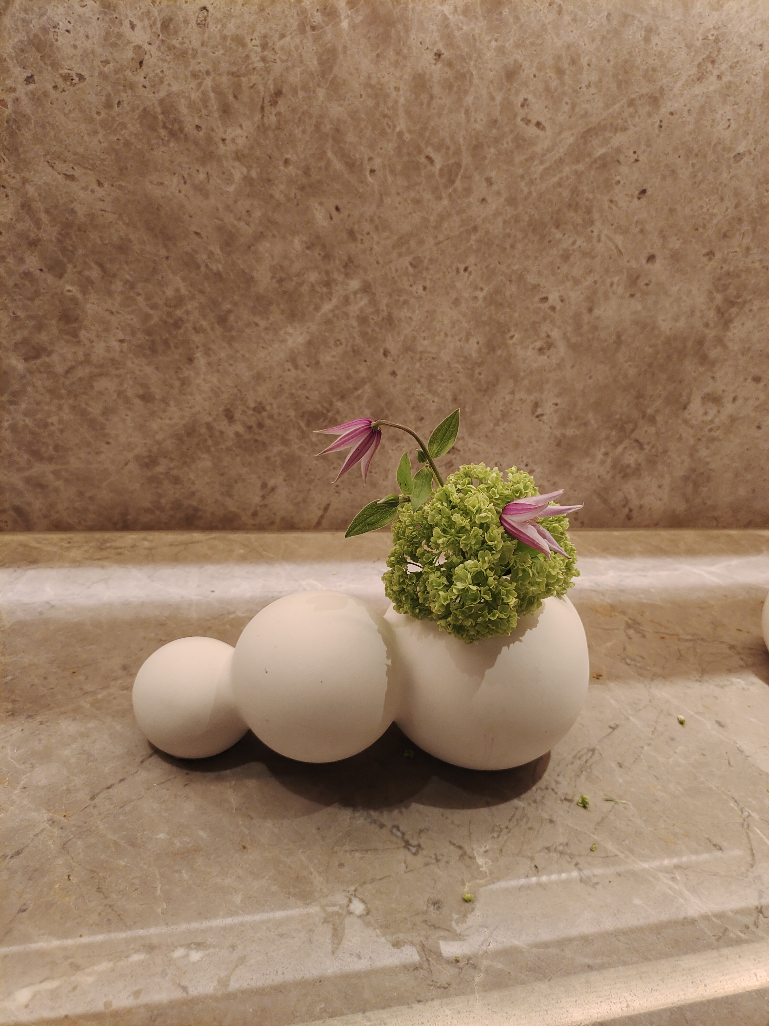 Mira Fleur corporate floral — installation, mira palette