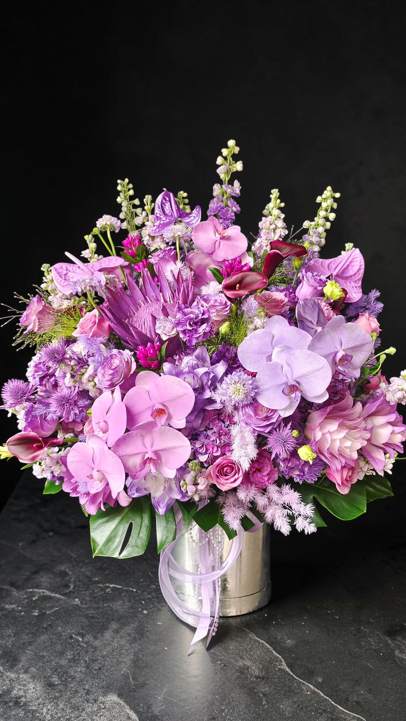 Mira Fleur corporate floral — installation, mira palette