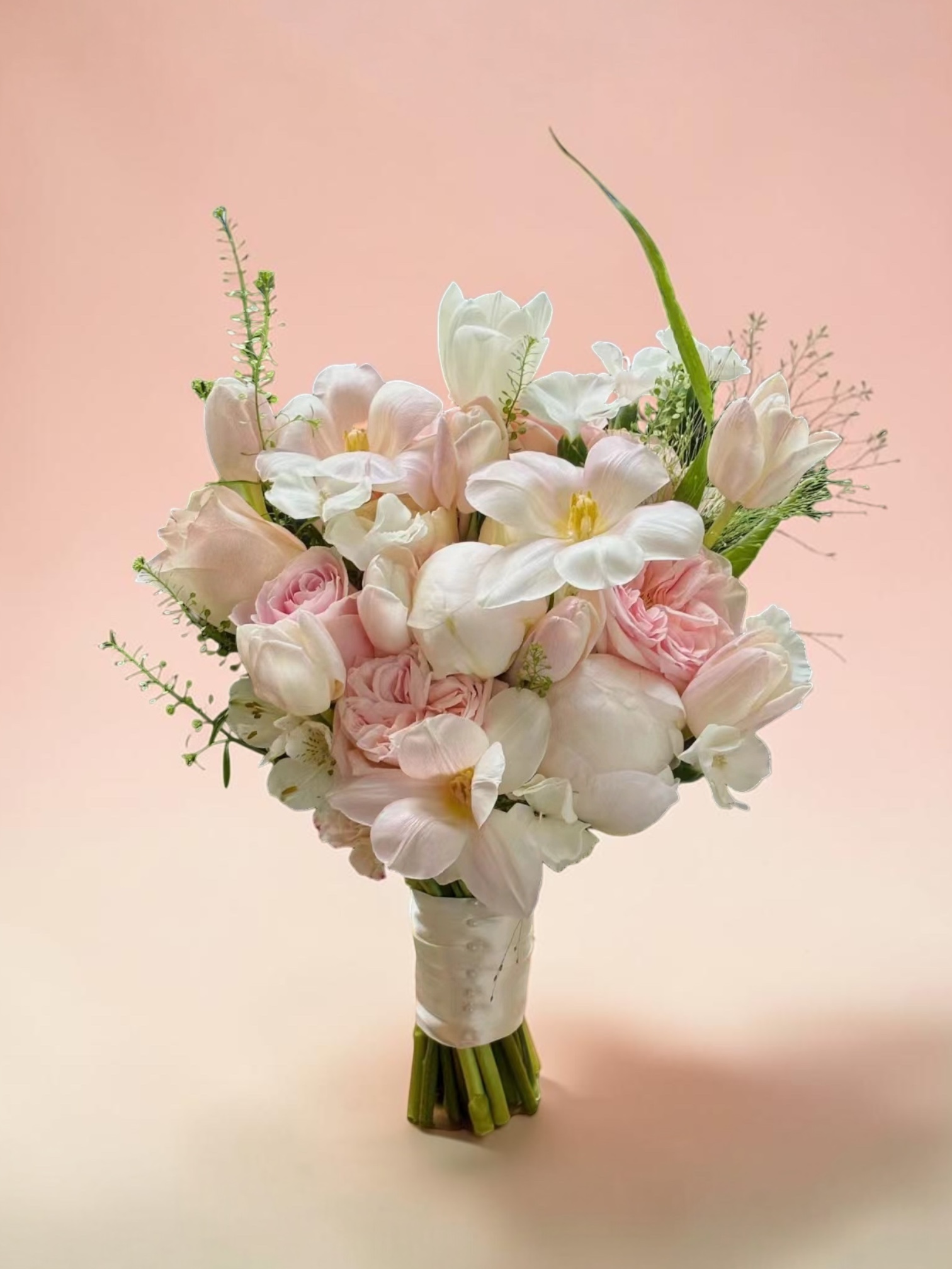 Mira Fleur signature gift floral — bouquet, mira palette