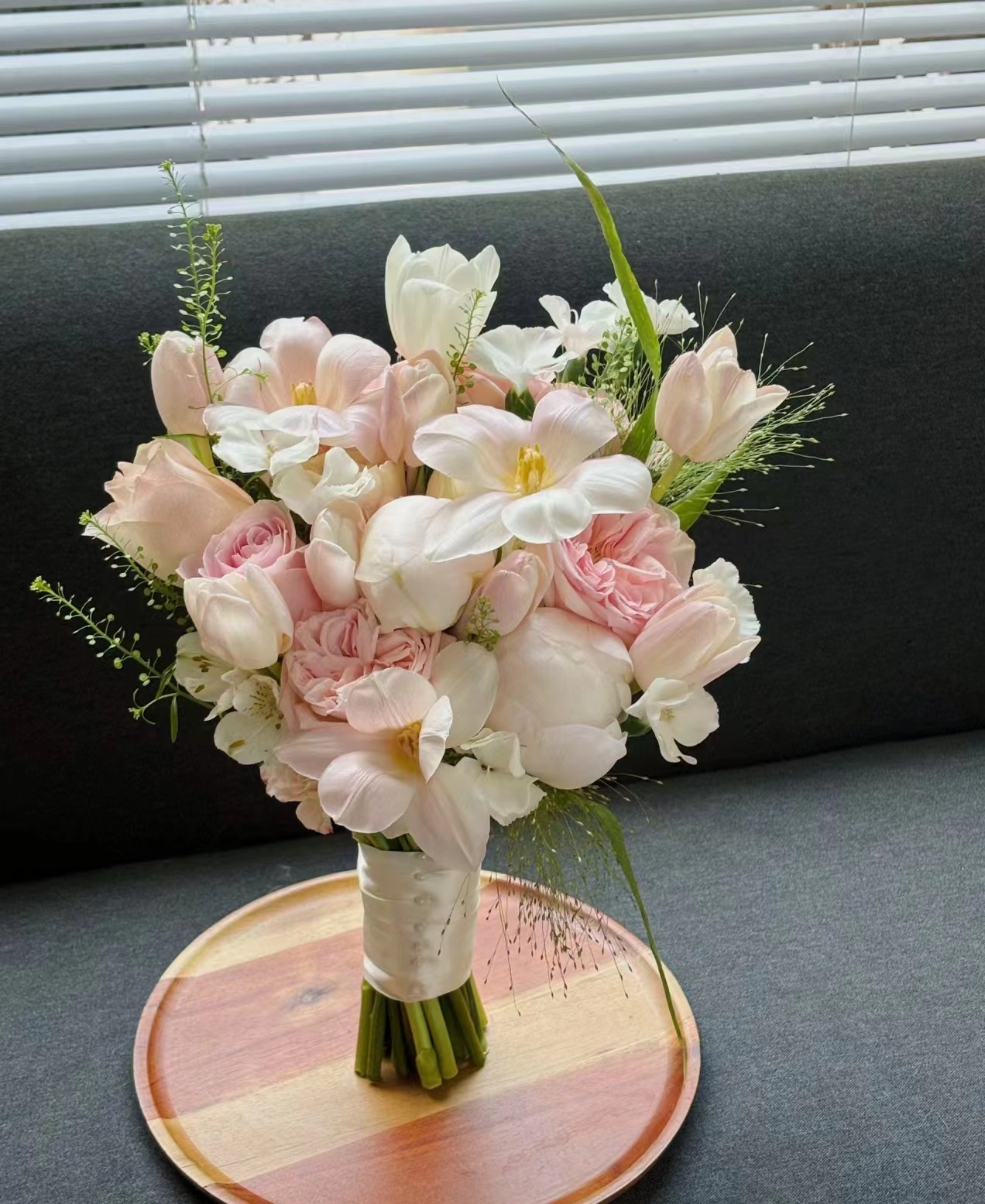 Mira Fleur signature gift floral — bouquet, mira palette