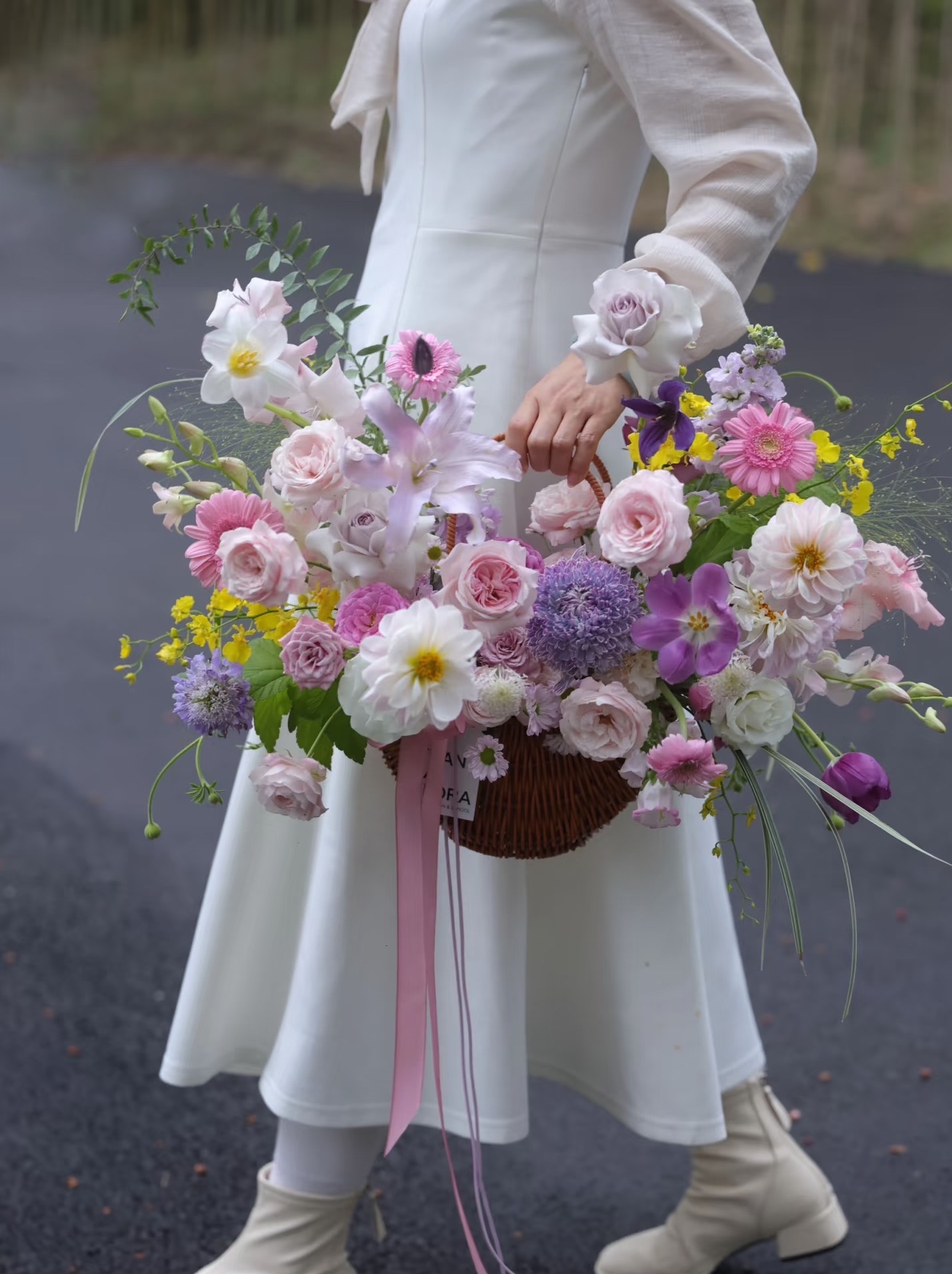 Mira Fleur signature gift floral — bouquet, mira palette