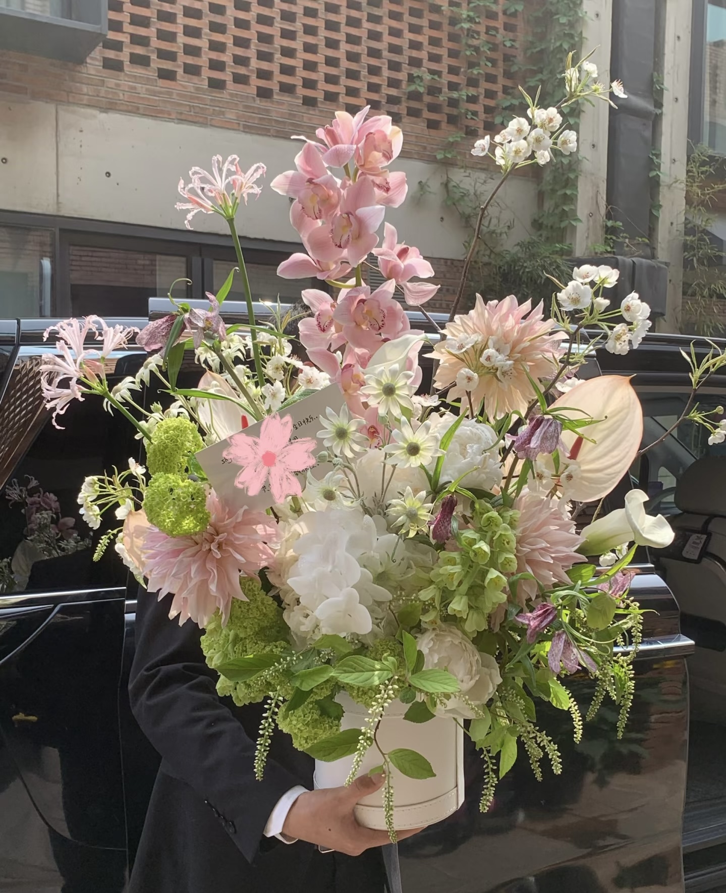 Mira Fleur signature gift floral — bouquet, mira palette