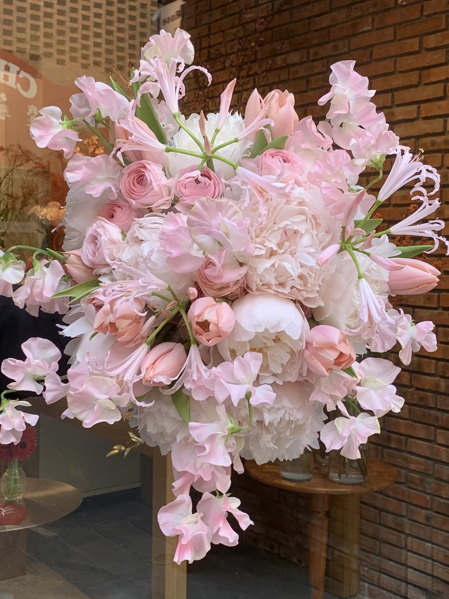 Mira Fleur signature gift floral — bouquet, mira palette