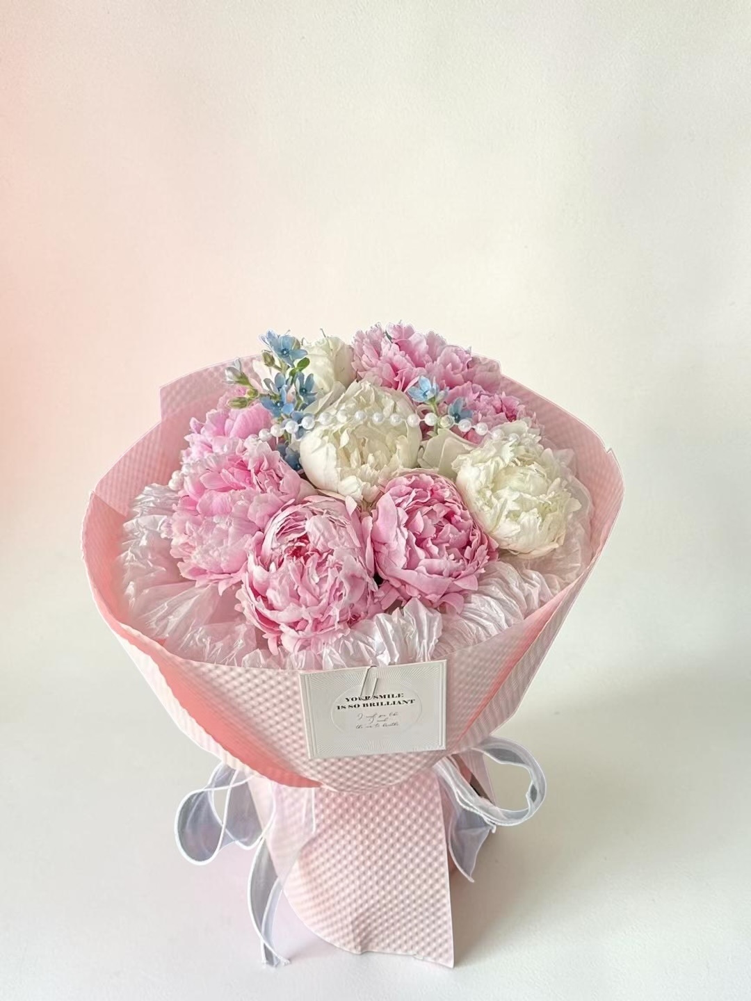 Mira Fleur signature gift floral — bouquet, mira palette
