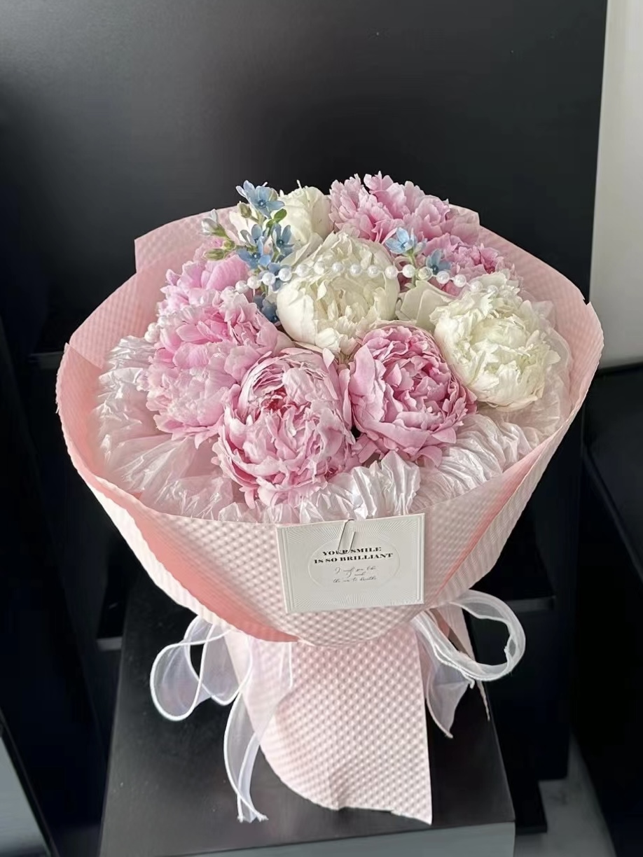 Mira Fleur signature gift floral — bouquet, mira palette