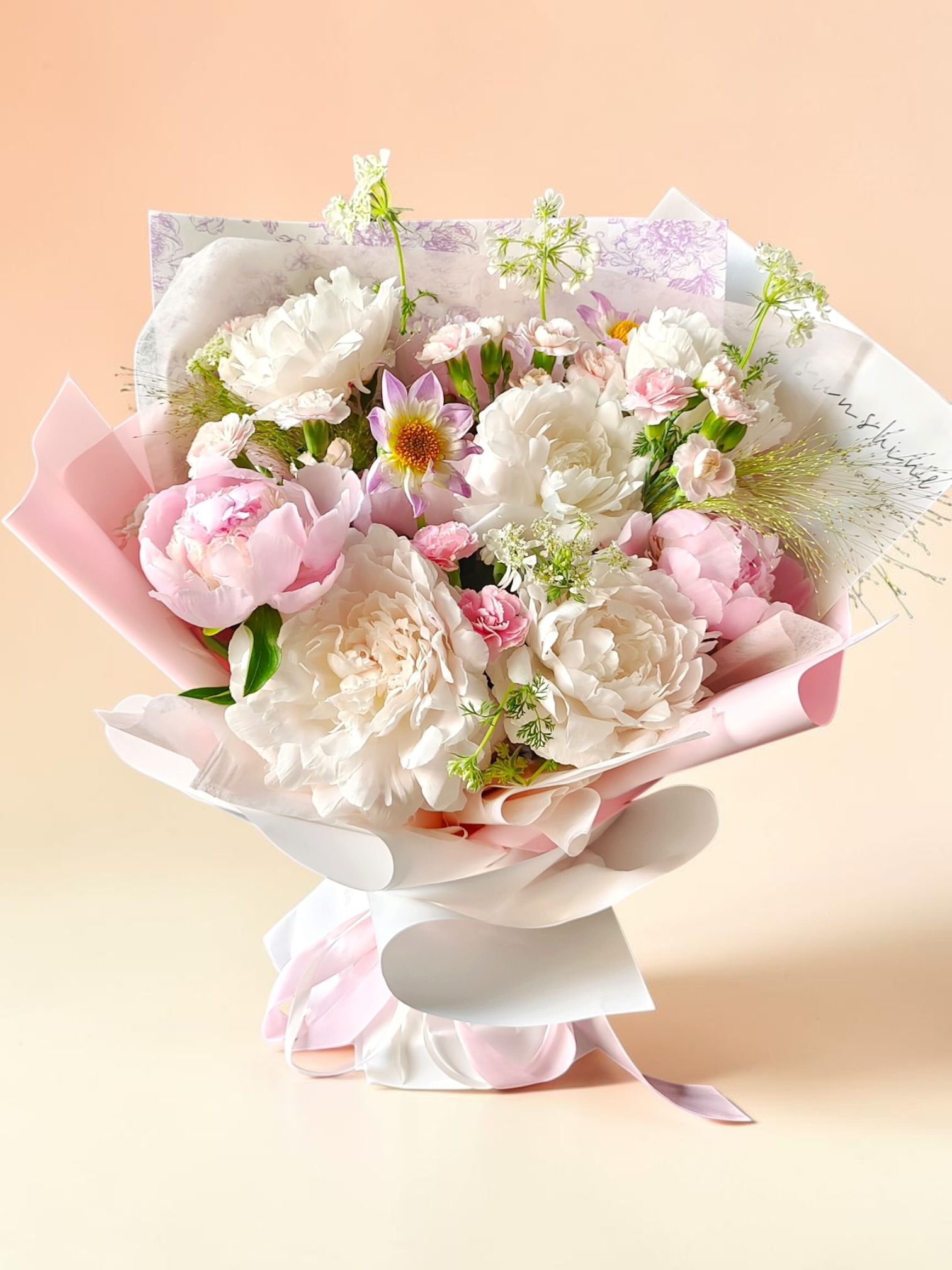 Mira Fleur signature gift floral — bouquet, mira palette