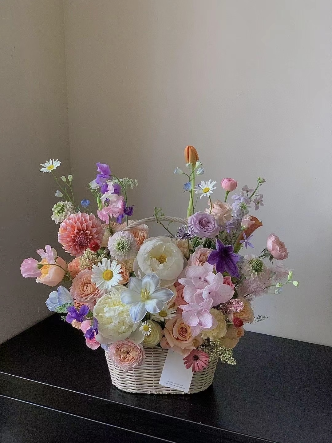 Mira Fleur signature gift floral — bouquet, mira palette
